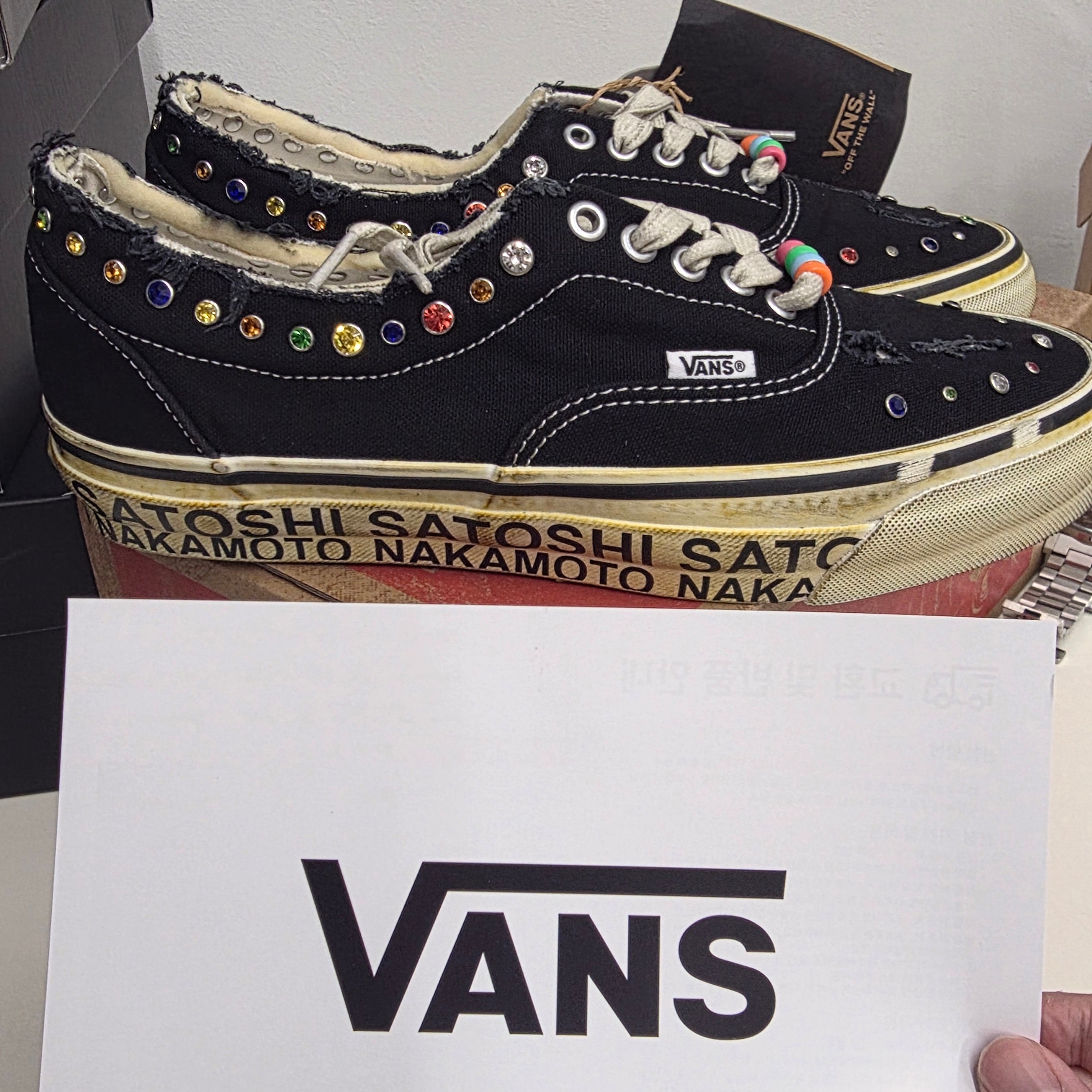 Vans x Satoshi Nakamoto OTW Era 95 Gems Black 착용 스타일 - 1