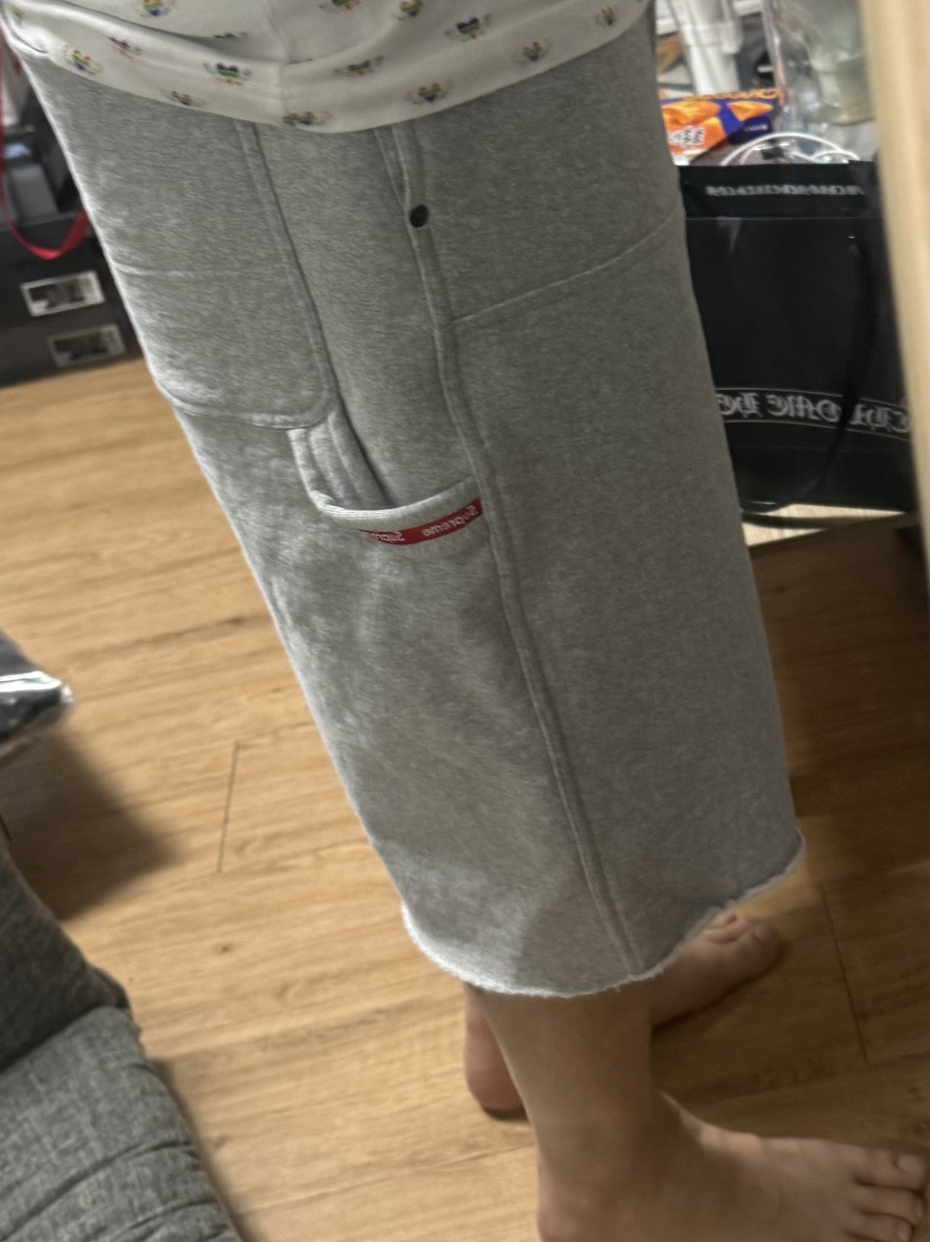 Supreme Double Knee Painter Sweatshort Heather Grey - 26SS 착용 스타일