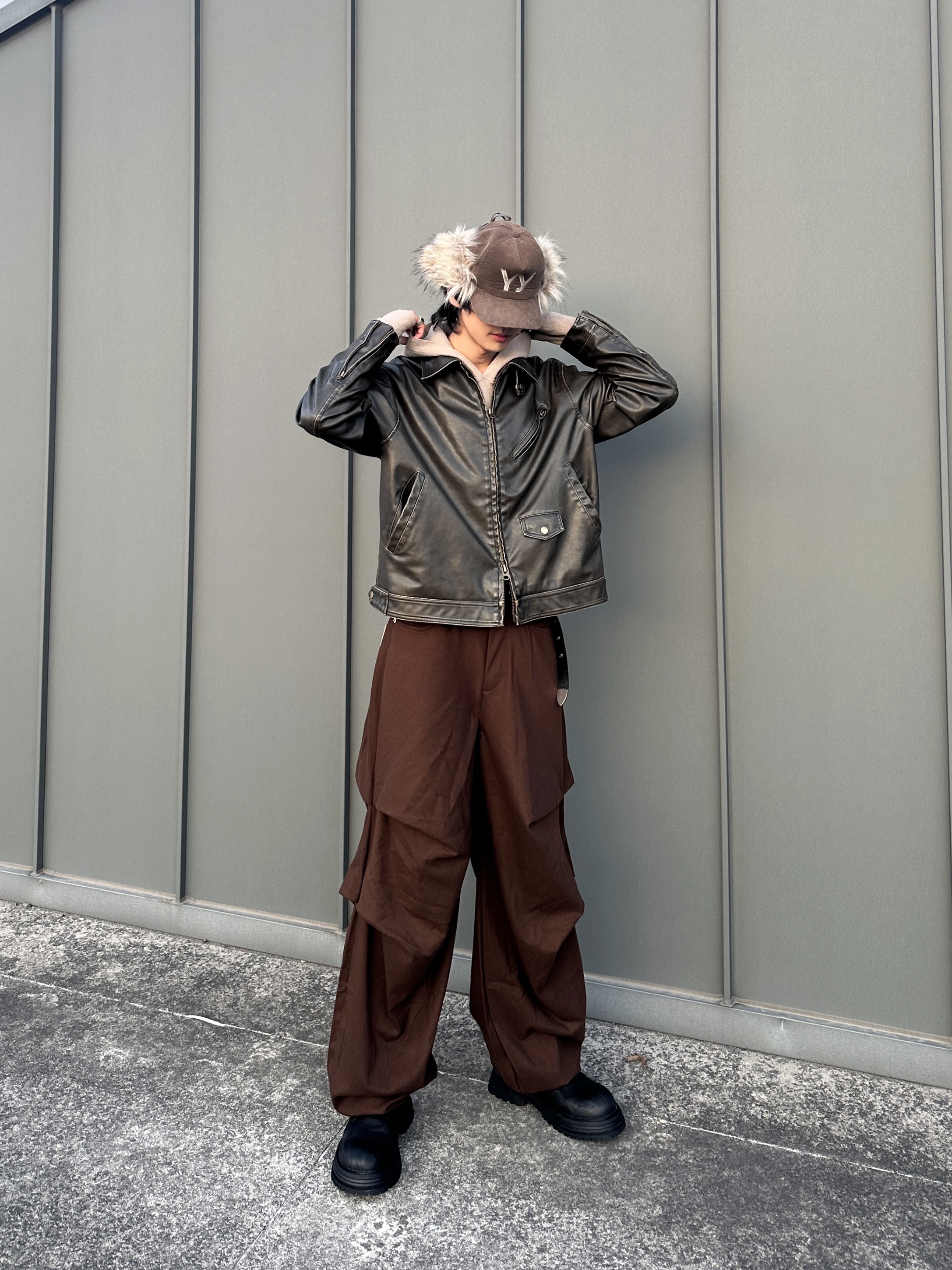 Open Yy Faux Fur Corduroy Earflap Cap Khaki 착용 스타일 - 2