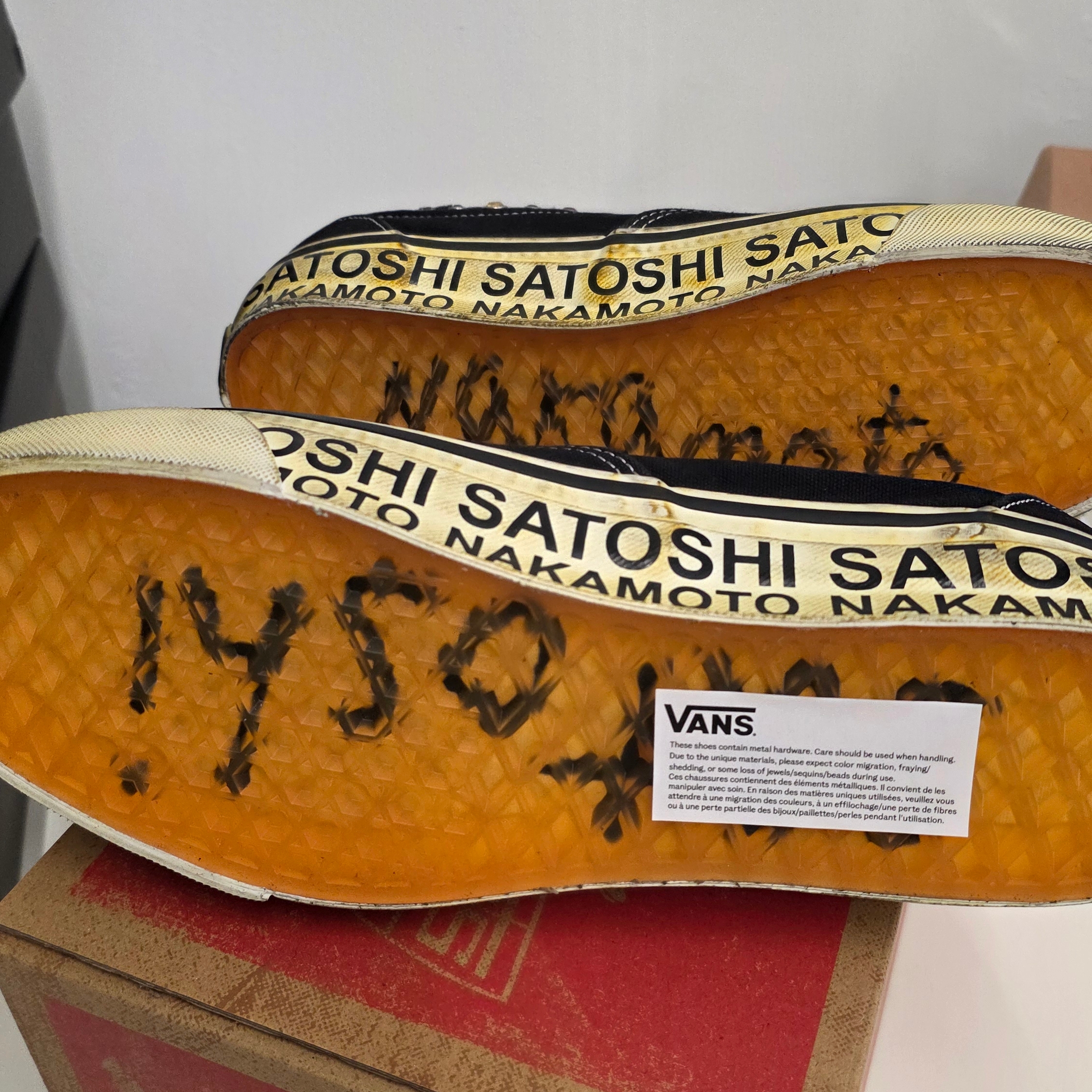Vans x Satoshi Nakamoto OTW Era 95 Gems Black 착용 스타일 - 3