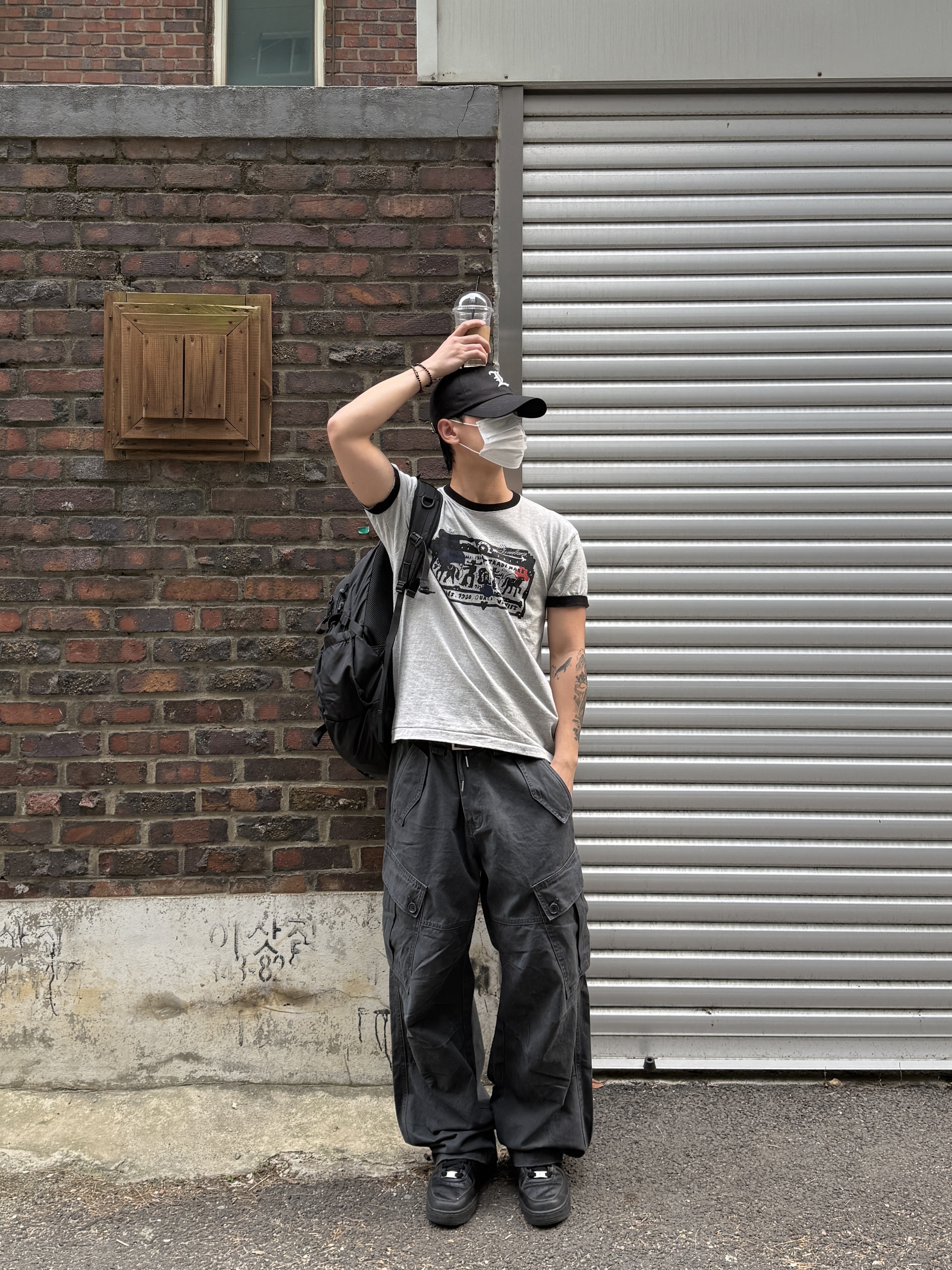 Nike Air Force 1 '07 Low Triple Black, [KREAM 단독] Thevinylhouse Cowboy Pictogram Ringer Tee Black 착용 스타일 - 1