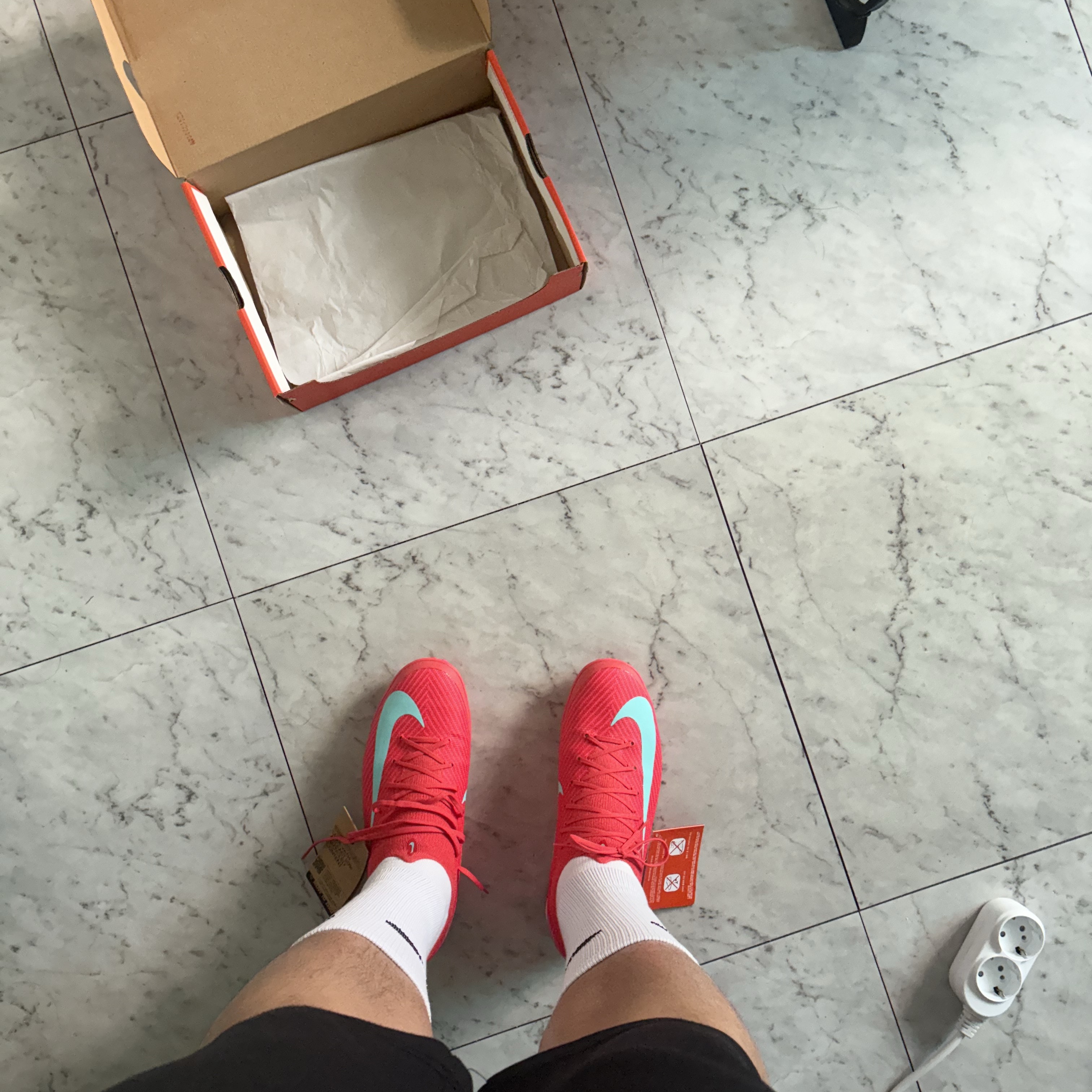 Nike Zoom Mercurial Vapor 16 Pro TF Ember Glow Aurora Green 착용 스타일
