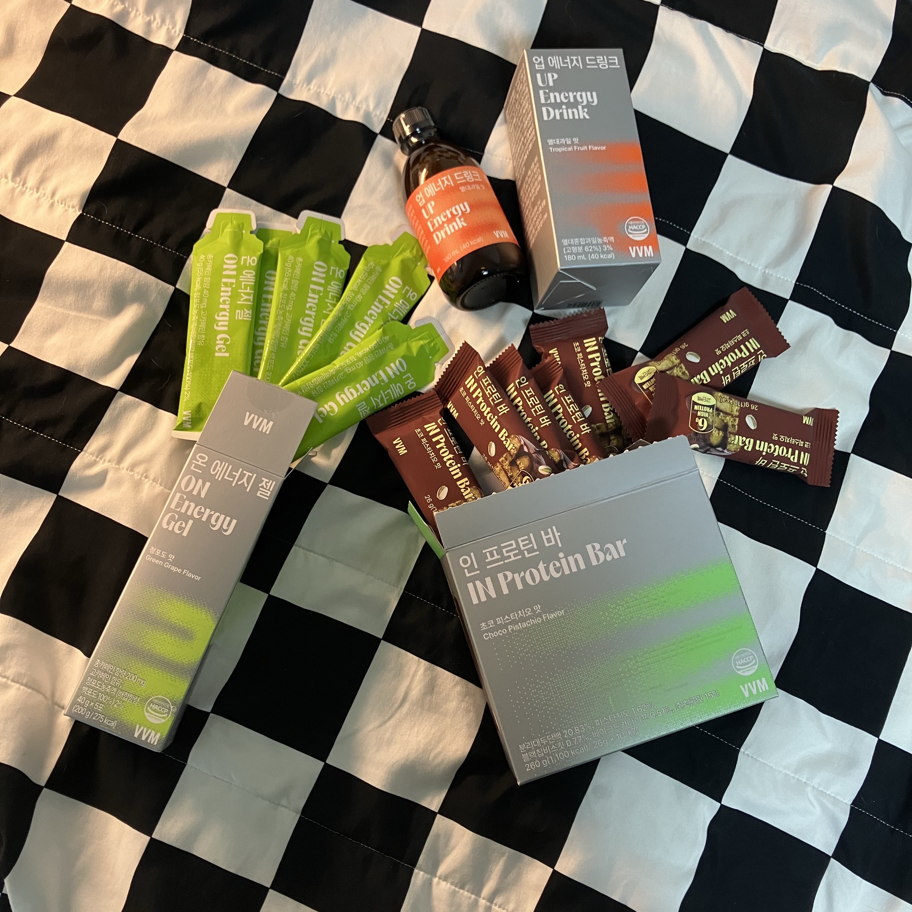 [KREAM 단독] runwhither Mesh Cap Red, [KREAM 단독] VVM IN Protein Bar 26g * 10ea 1box 착용 스타일 - 8
