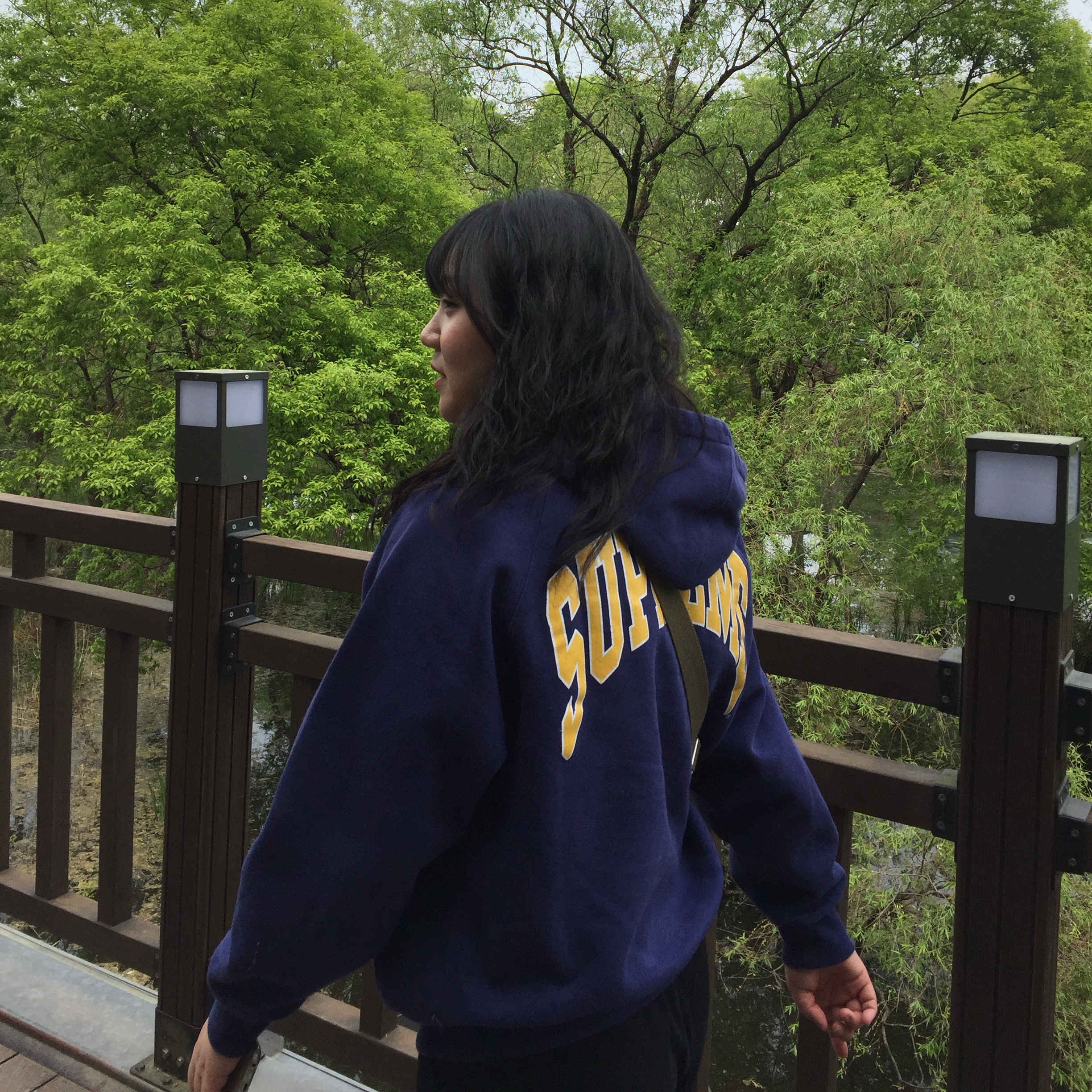 Supreme Cracked Raglan Zip Up Hooded Sweatshirt Washed Navy - 26SS, Human Made Shoulder Bag Beige 착용 스타일 - 2