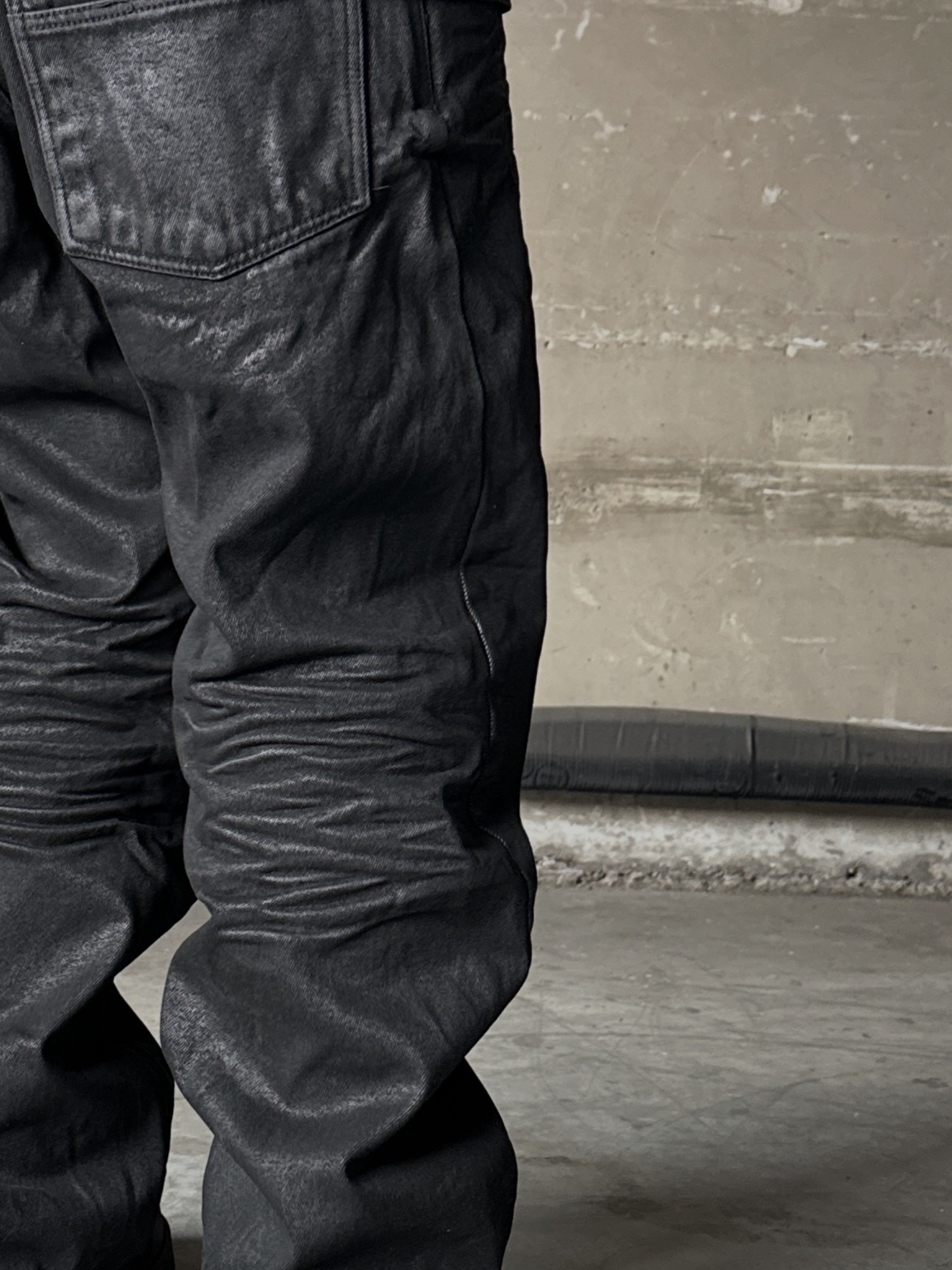 AX CONNECTION Waxed Curved Wide Baggy Denim Pants 착용 스타일 - 1