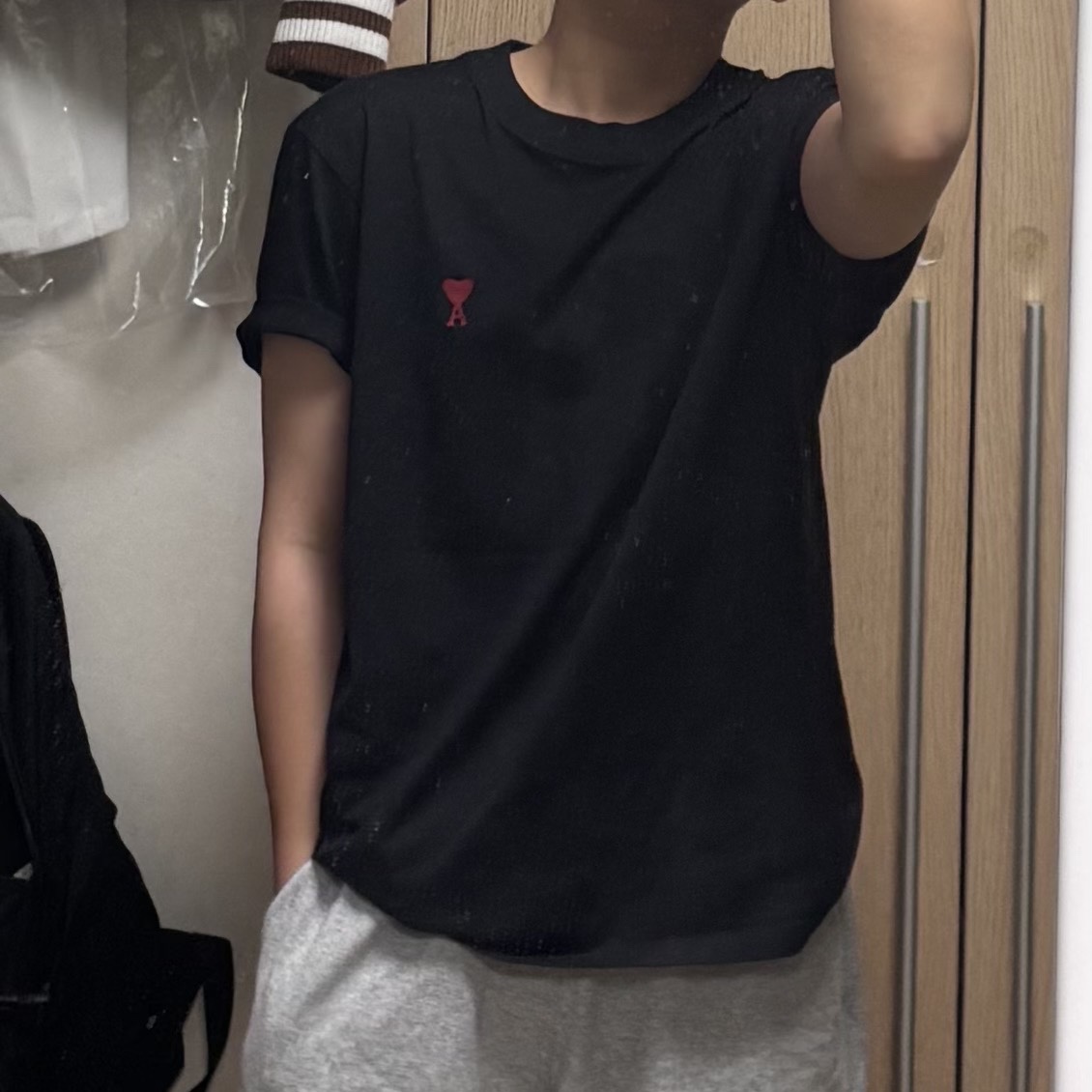 AMI de Coeur T-Shirt Black, AMI de Coeur Boxy Fit T-Shirt Black 착용 스타일