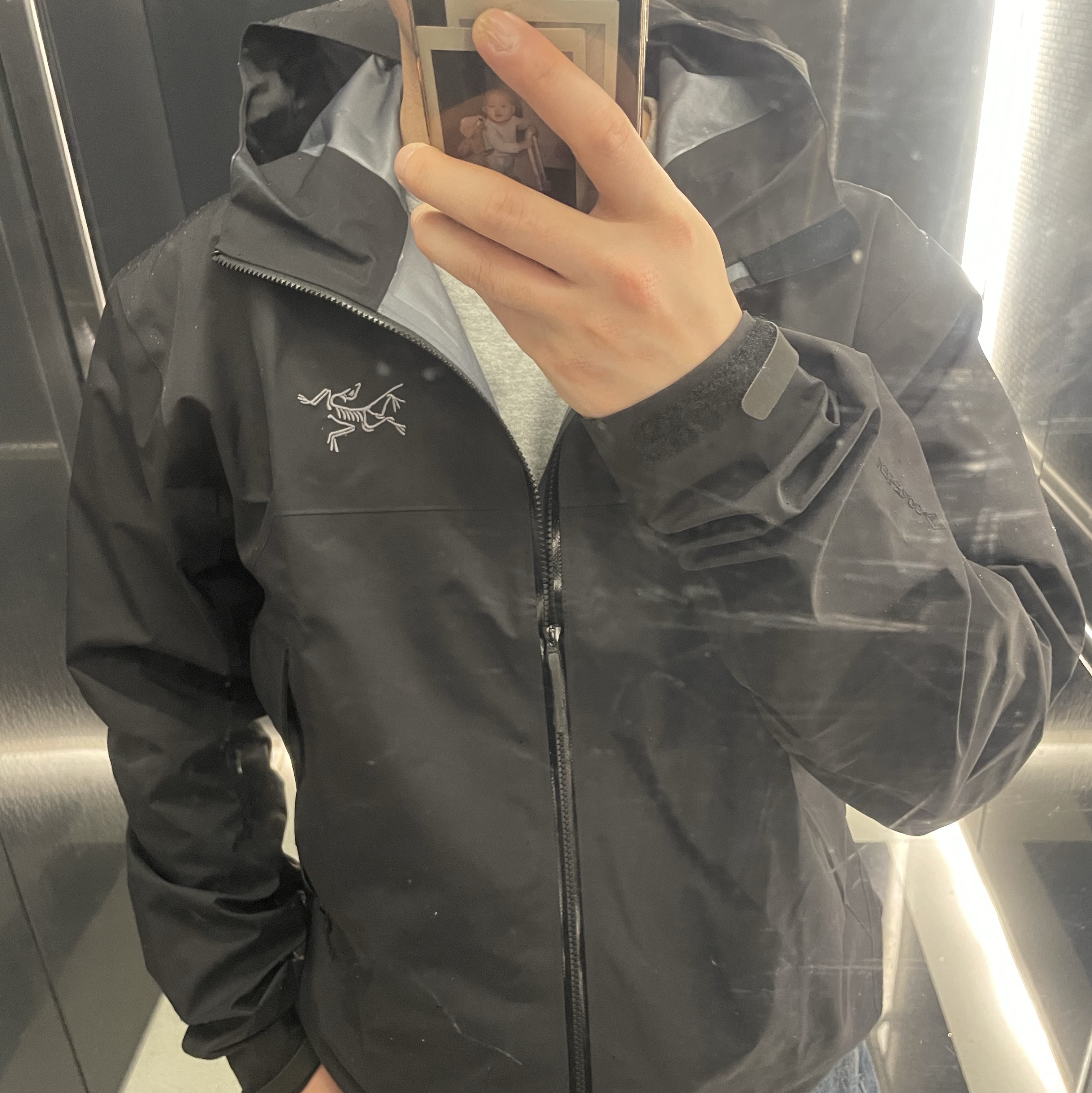 Arc'teryx Beta Jacket Black 착용 스타일 - 2