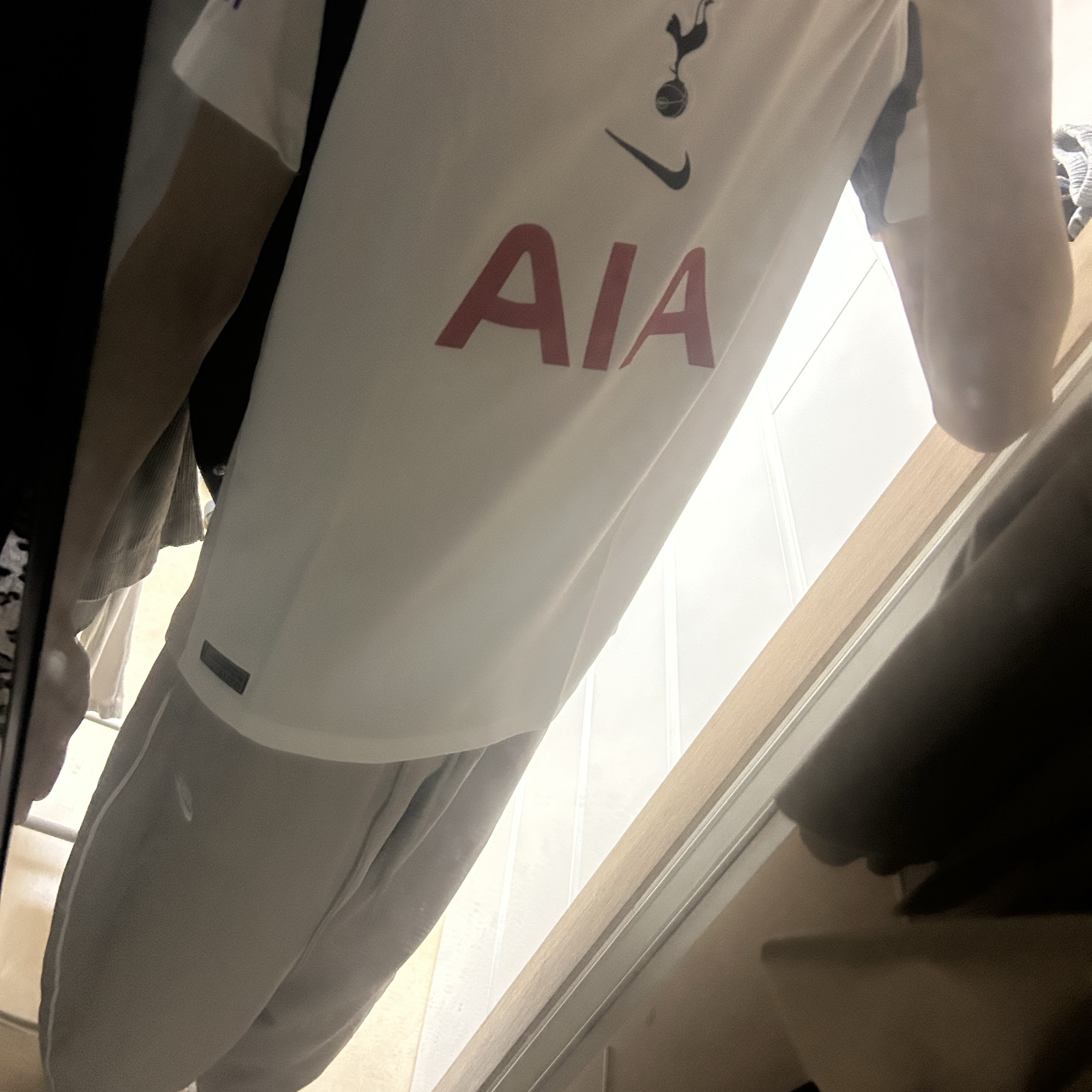 Nike Tottenham Hotspur 2025/26 Stadium Home Dri-Fit Football Replica Jersey White Light Iron Ore (Non Marking Ver.) 착용 스타일