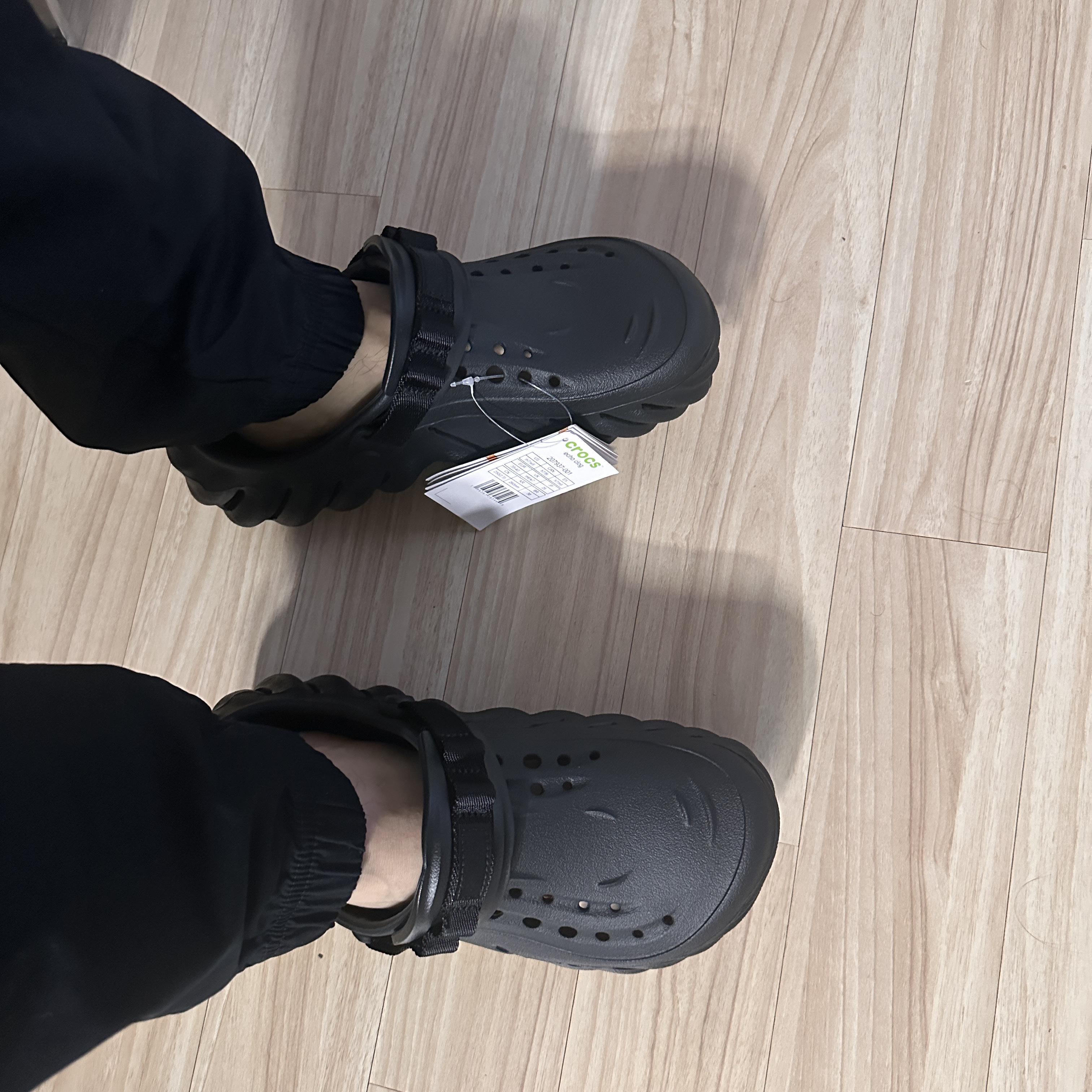 Crocs Echo Clog Black 착용 스타일