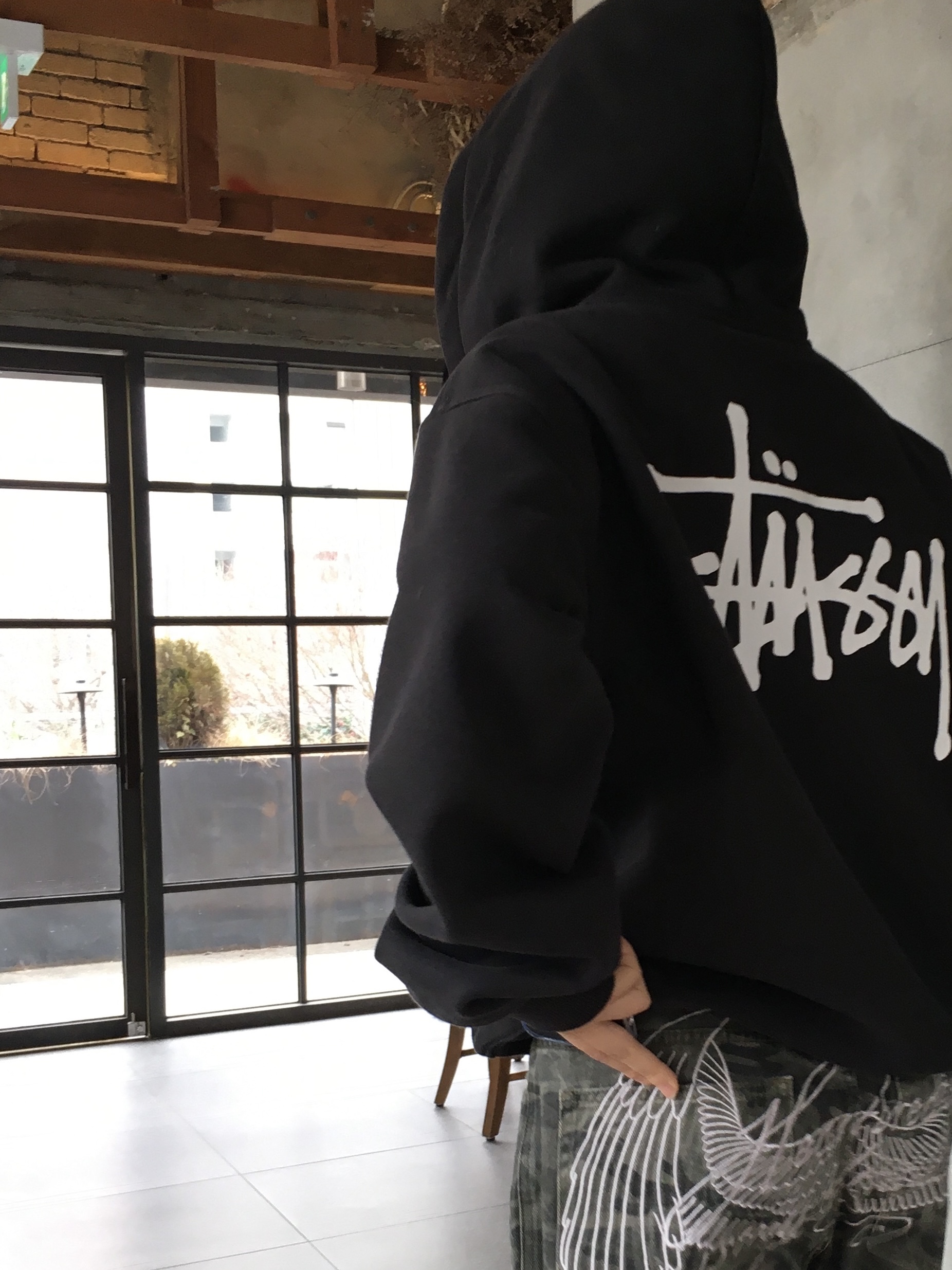 Jordan 1 x Travis Scott Retro Low OG SP Black Phantom, Stussy Basic Zip Hoodie Black 착용 스타일 - 3