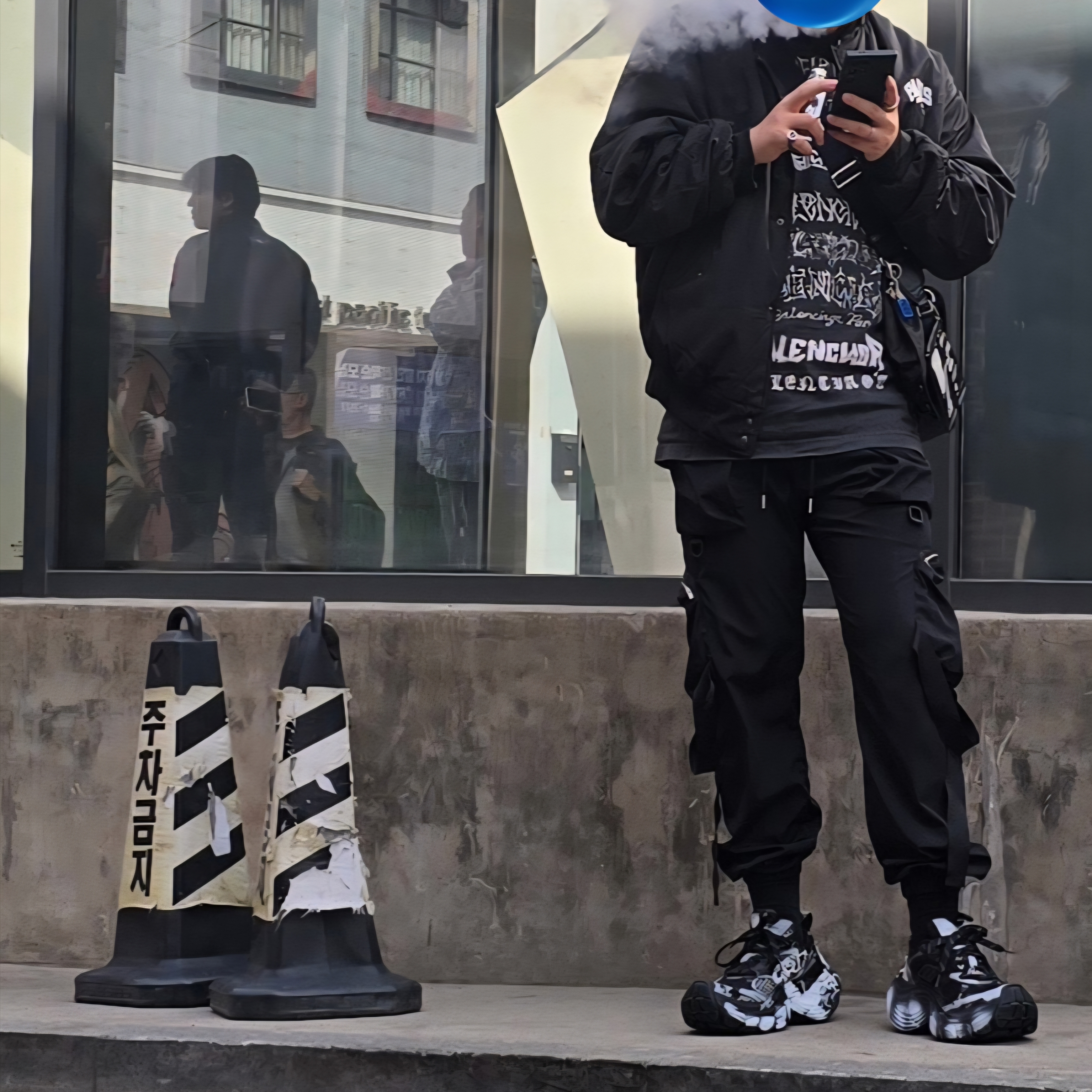Balenciaga DIY Metal T-Shirt Large Fit in Black White, Balenciaga 6XL Sneakers Black Gray 착용 스타일