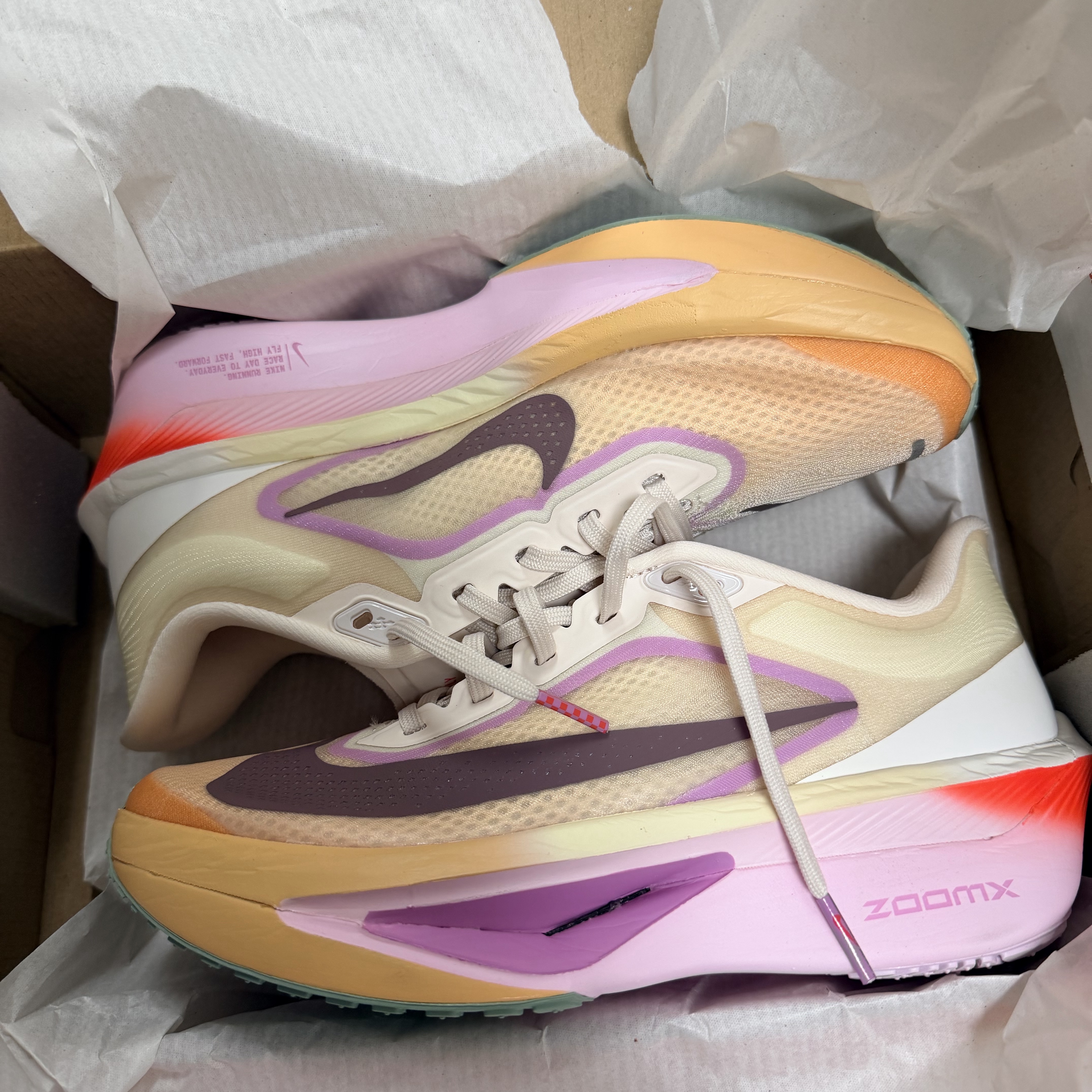 (W) Nike Zoom Fly 6 Sail Light Magenta 착용 스타일 - 1