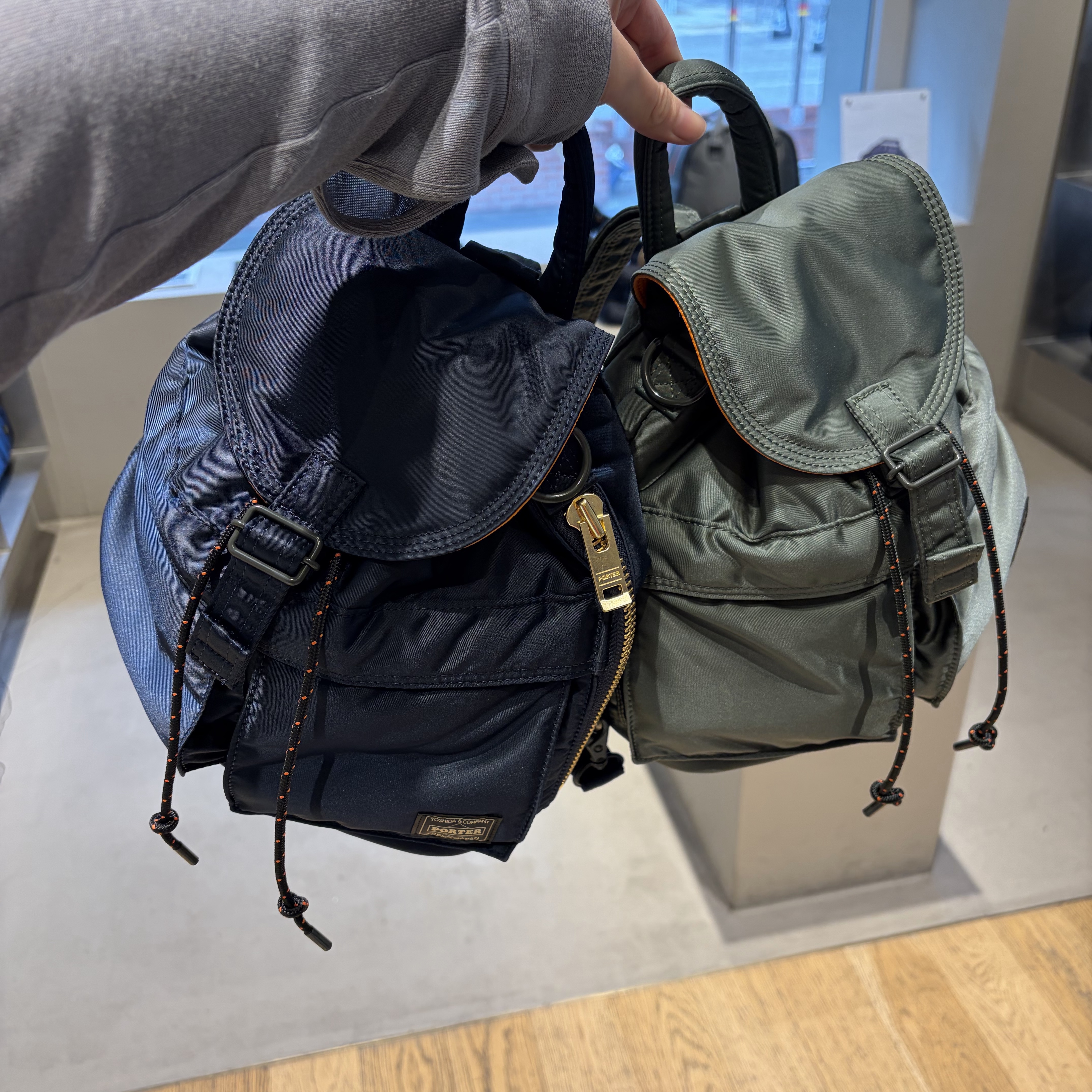 Porter All New Tanker Sackpack Sage Green, Porter All New Tanker Sackpack Iron Blue 착용 스타일 - 1