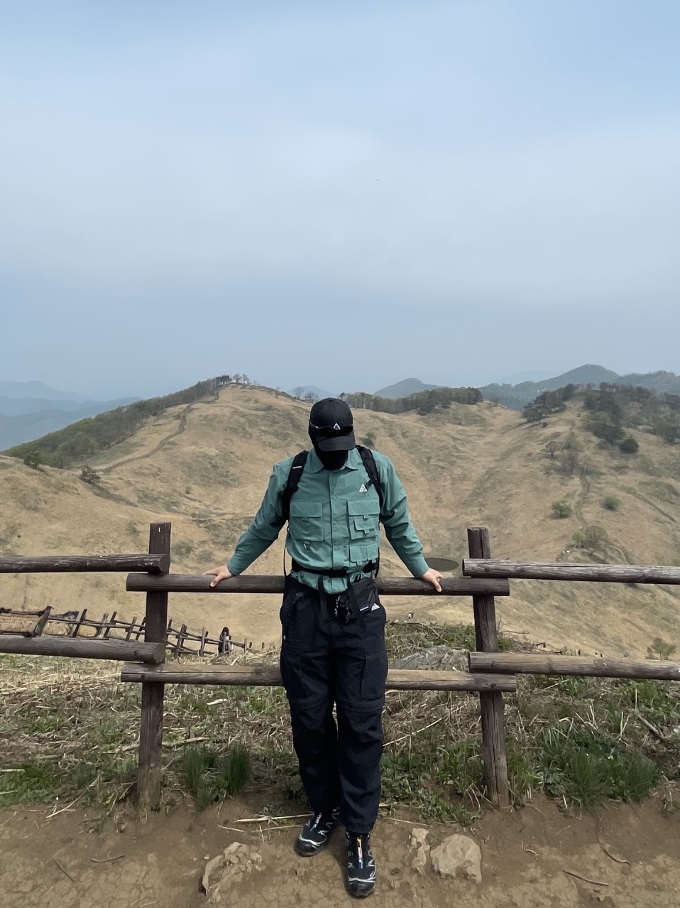 Nike ACG Dri-Fit UV Devastation Trail Shirt Bicoastal Vintage Green - Asia, Nike ACG Smith Summit Cargo Pants Black Anthracite - Asia 착용 스타일