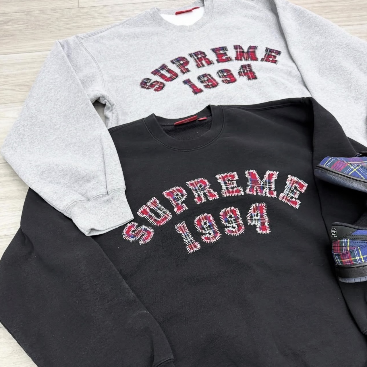 Supreme Plaid Arc Crewneck Black - 26SS, Supreme Plaid Arc Crewneck Heather Grey - 26SS 착용 스타일 - 3
