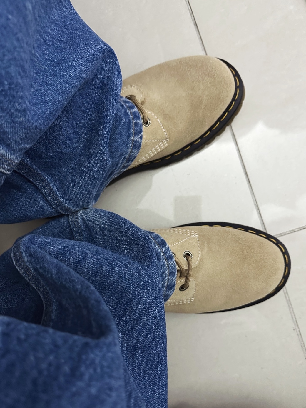Dr. Martens 939 Bronx Suede Ankle Boots Tan 착용 스타일