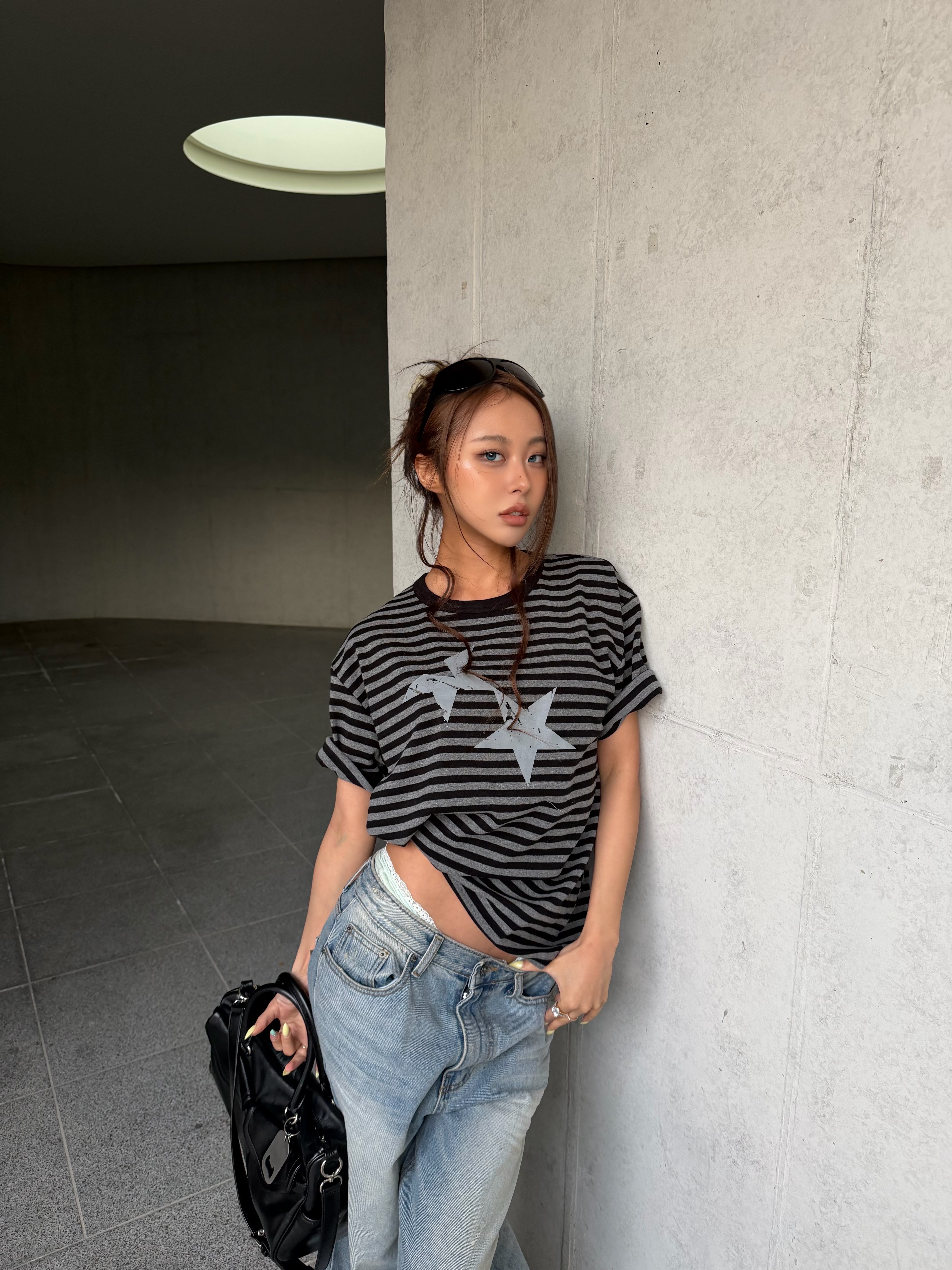 [KREAM 단독] CAVISH Striped Twin Star Ringer SS Tee Black 착용 스타일 - 3