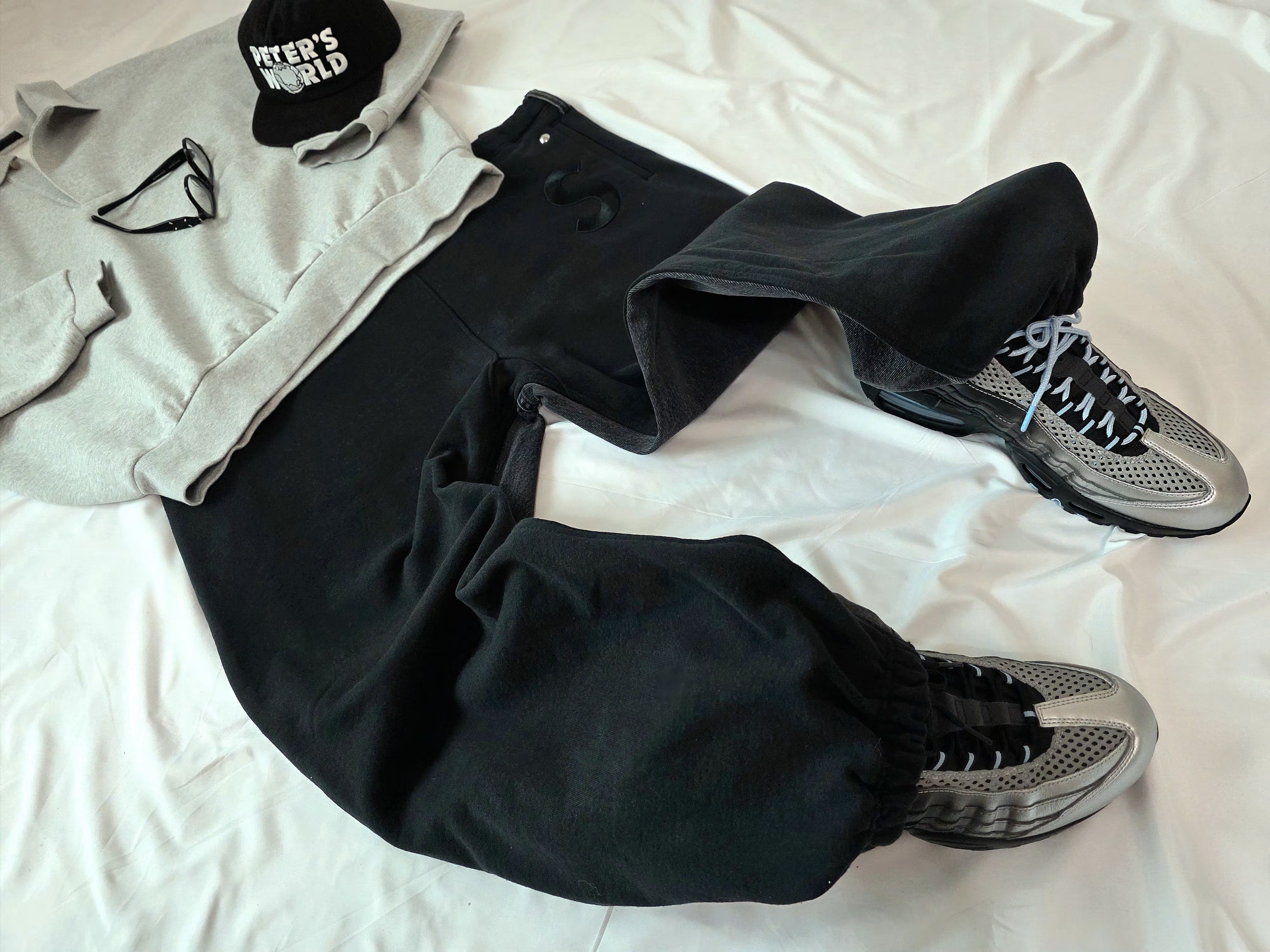 Essentials Long Sleeve Polo Light Heather Grey - 24SS, My Name is Peter Peter’s World Cap Black 착용 스타일 - 3