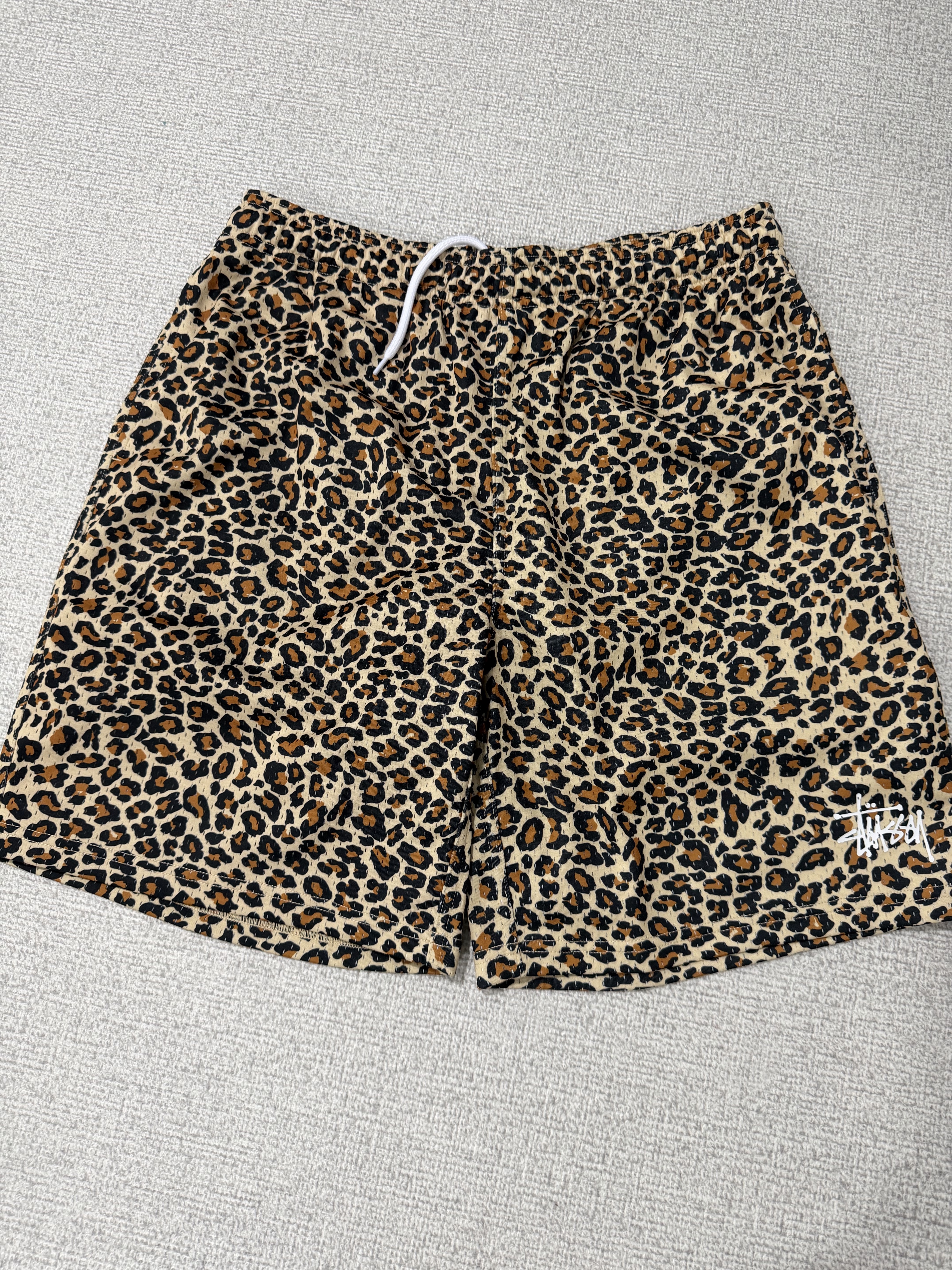 Stussy Basic Mesh Shorts Leopard 착용 스타일