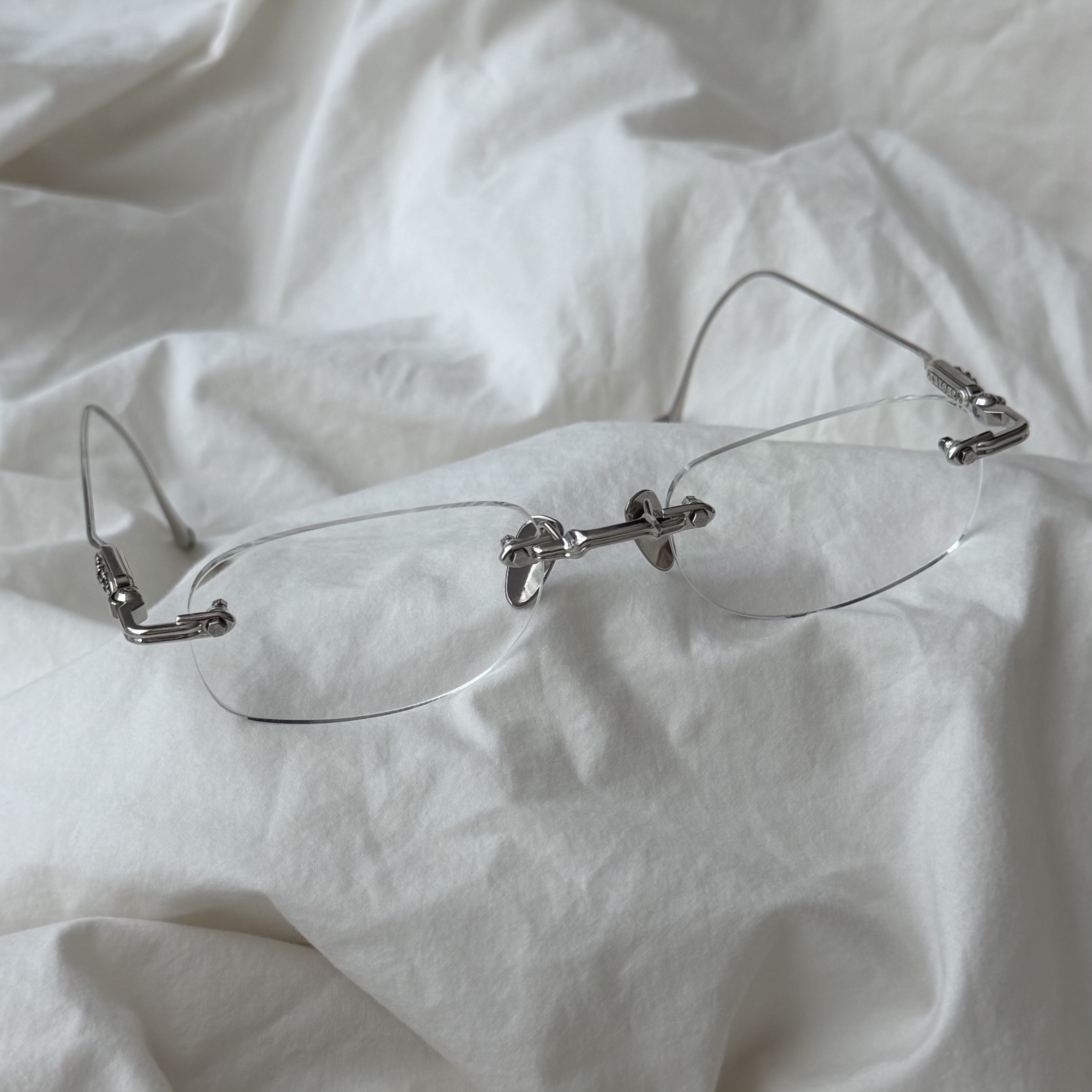 Chrome Hearts Soffffffffers II Shiny Silver 착용 스타일 - 1