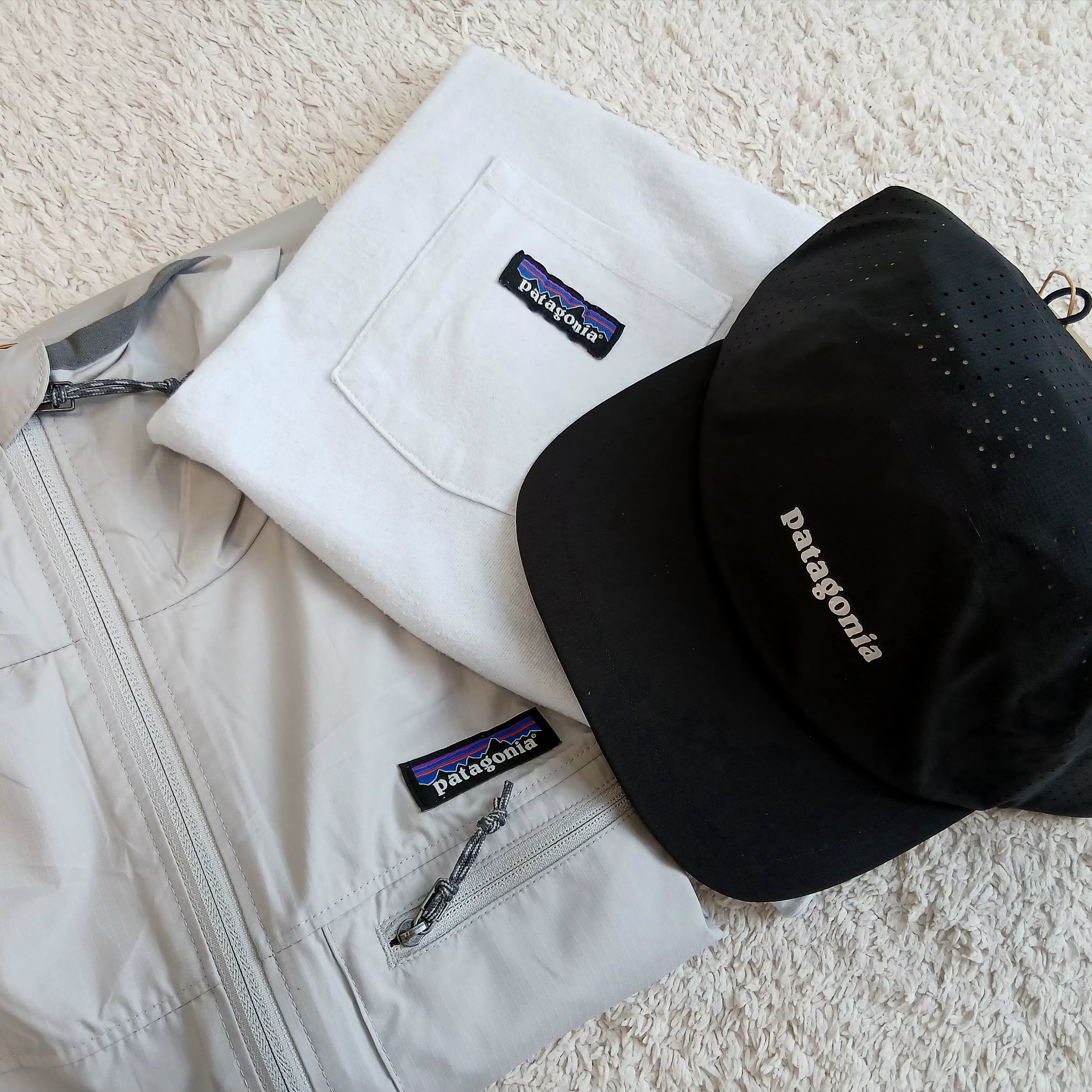 Patagonia Light Variable Jacket Crisp Grey, Patagonia Daily Pocket Short Sleeve T-Shirt Birch White 착용 스타일 - 1