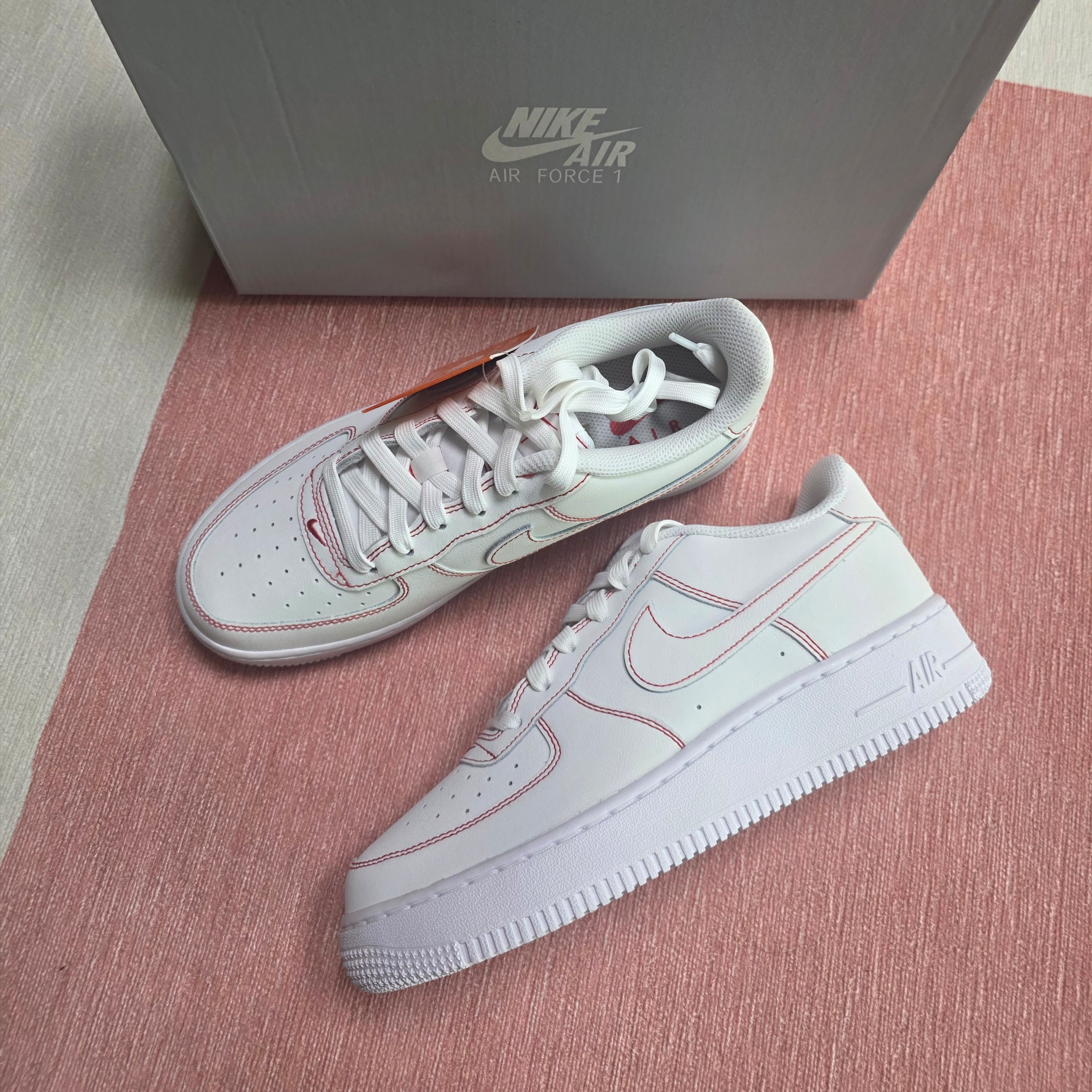 (GS) Nike Air Force 1 LV8 White University Red 착용 스타일 - 1