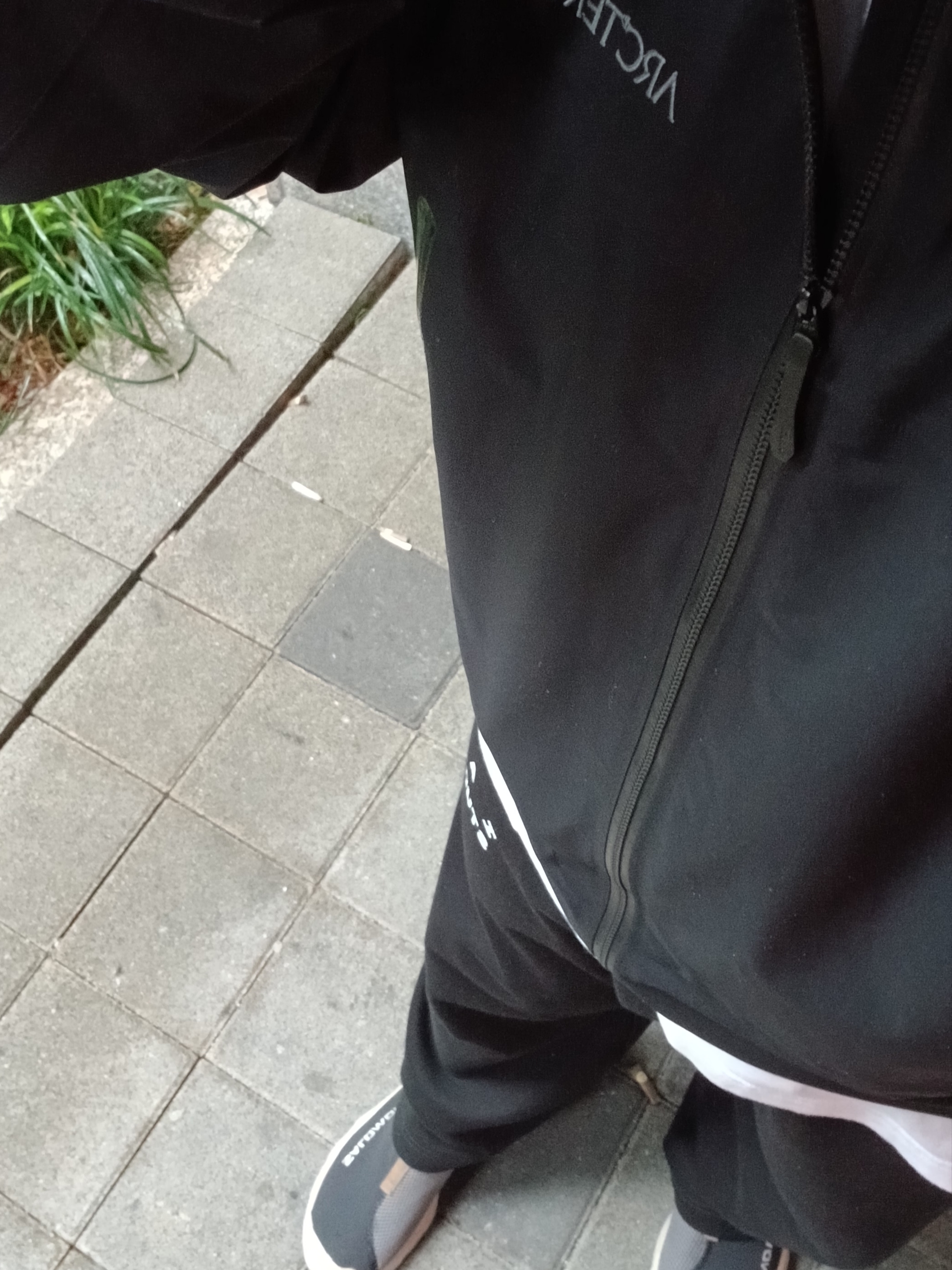 Supreme x The North Face Split 6-Panel Black - 24SS, Arc'teryx Beta Jacket Black 착용 스타일 - 7