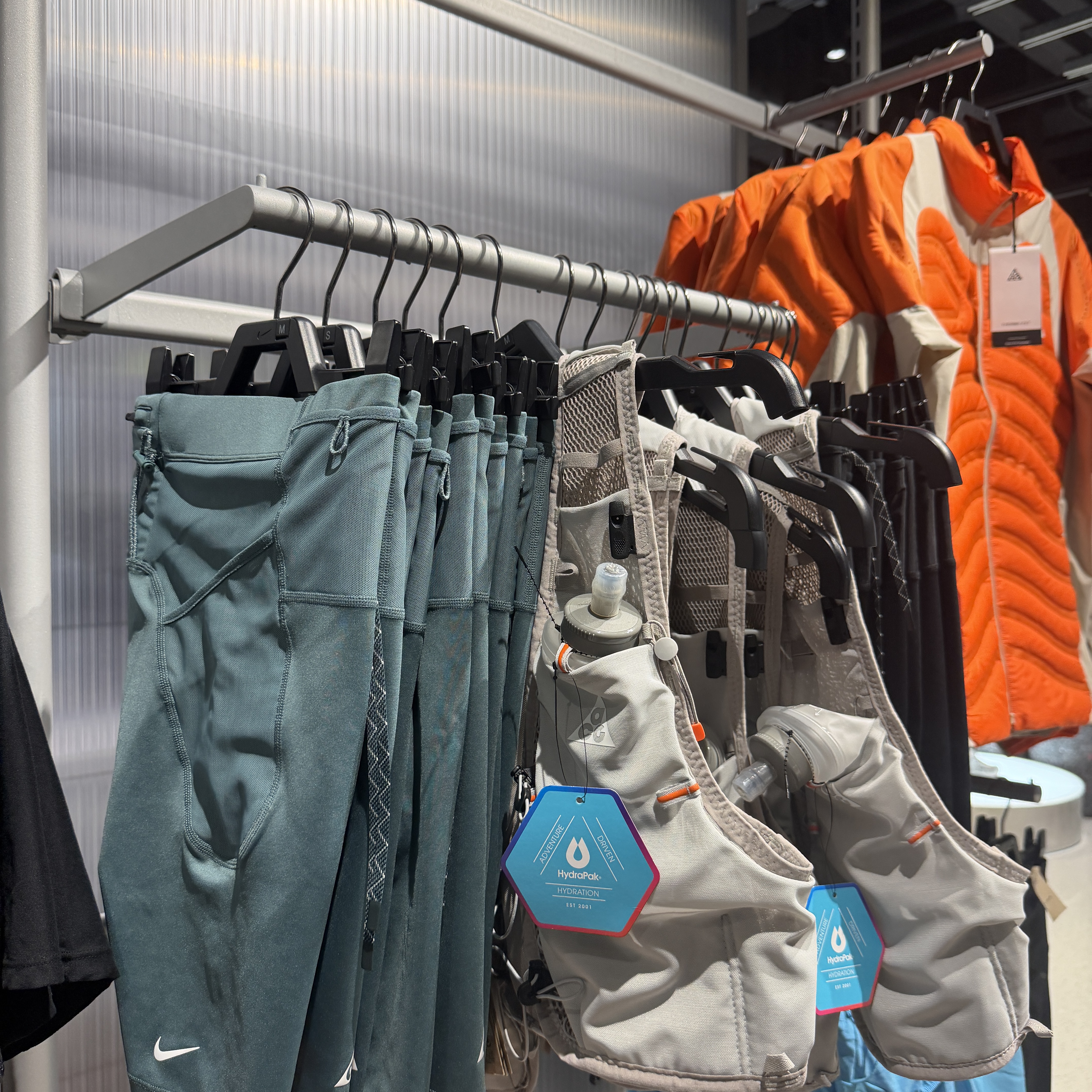 Nike ACG Lava Loops Dri-Fit ADV Half Trail Running Tights Mineral Slate Summit White - Asia, Nike Alphafly 3 Orange Pulse Purple Dynasty 착용 스타일 - 1