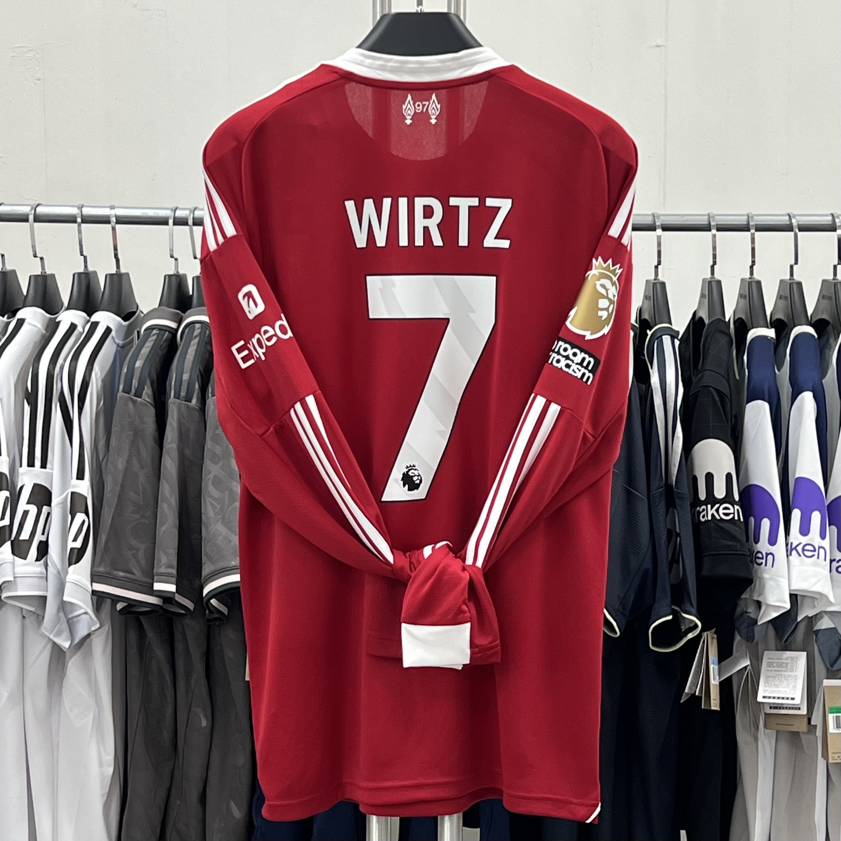 Adidas Liverpool FC 2025/26 Home Long Sleeve Jersey Strawberry Red - KR Sizing (Non Marking Ver.), Adidas Liverpool FC 2025/26 Home Jersey Strawberry Red - KR Sizing (Non Marking Ver.) 착용 스타일 - 1