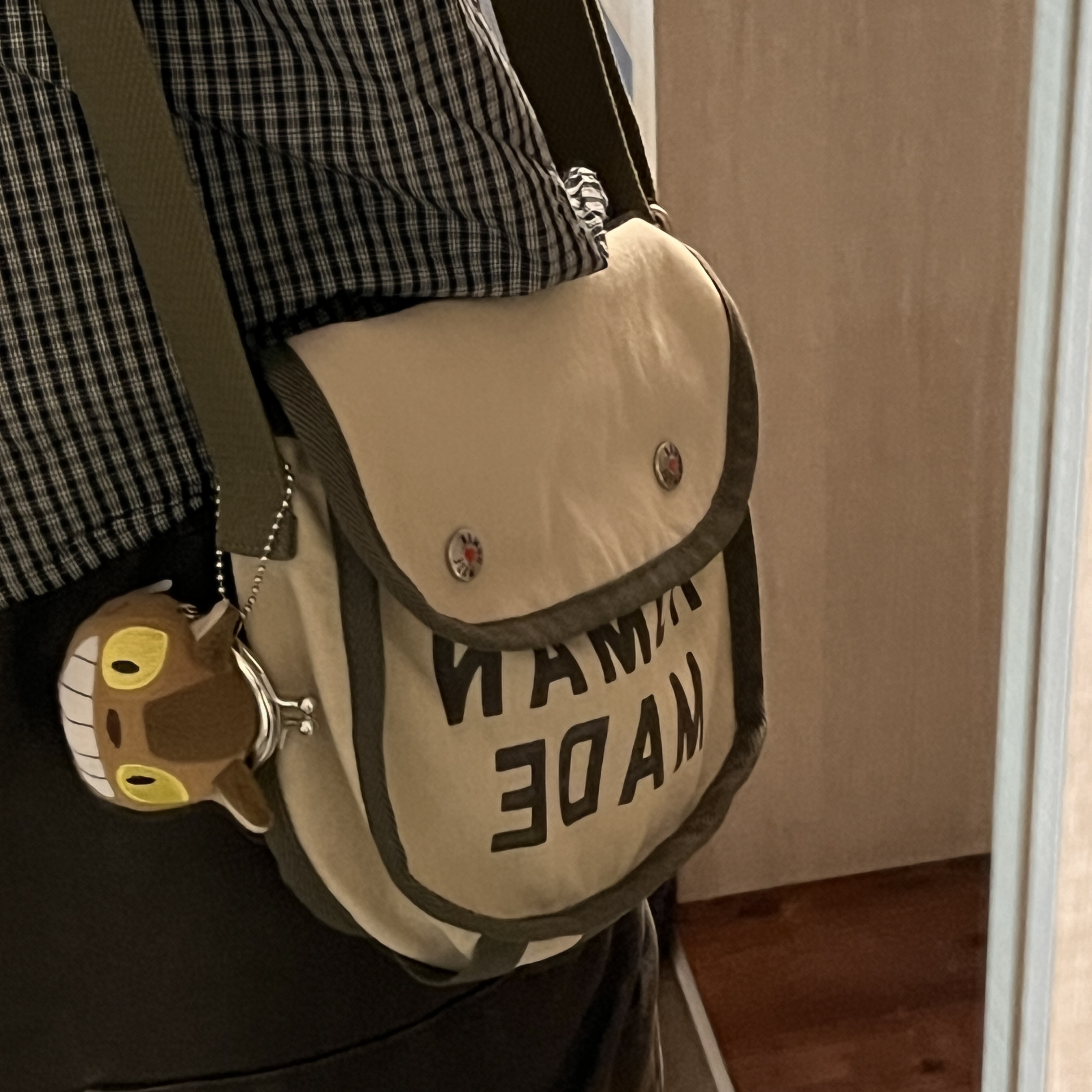 Human Made Shoulder Bag Beige 착용 스타일