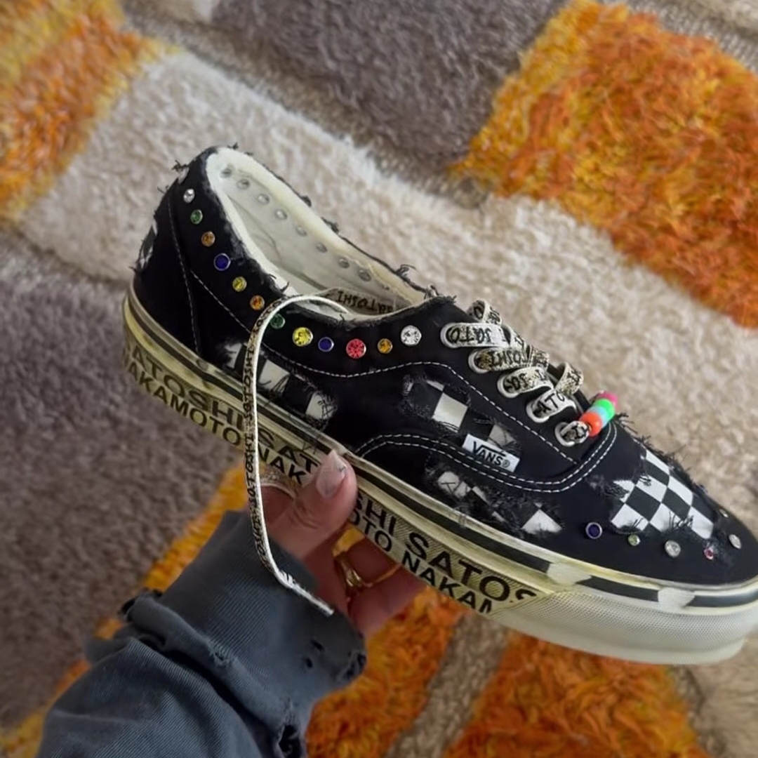 Vans x Satoshi Nakamoto OTW Era 95 Gems Black 착용 스타일 - 3