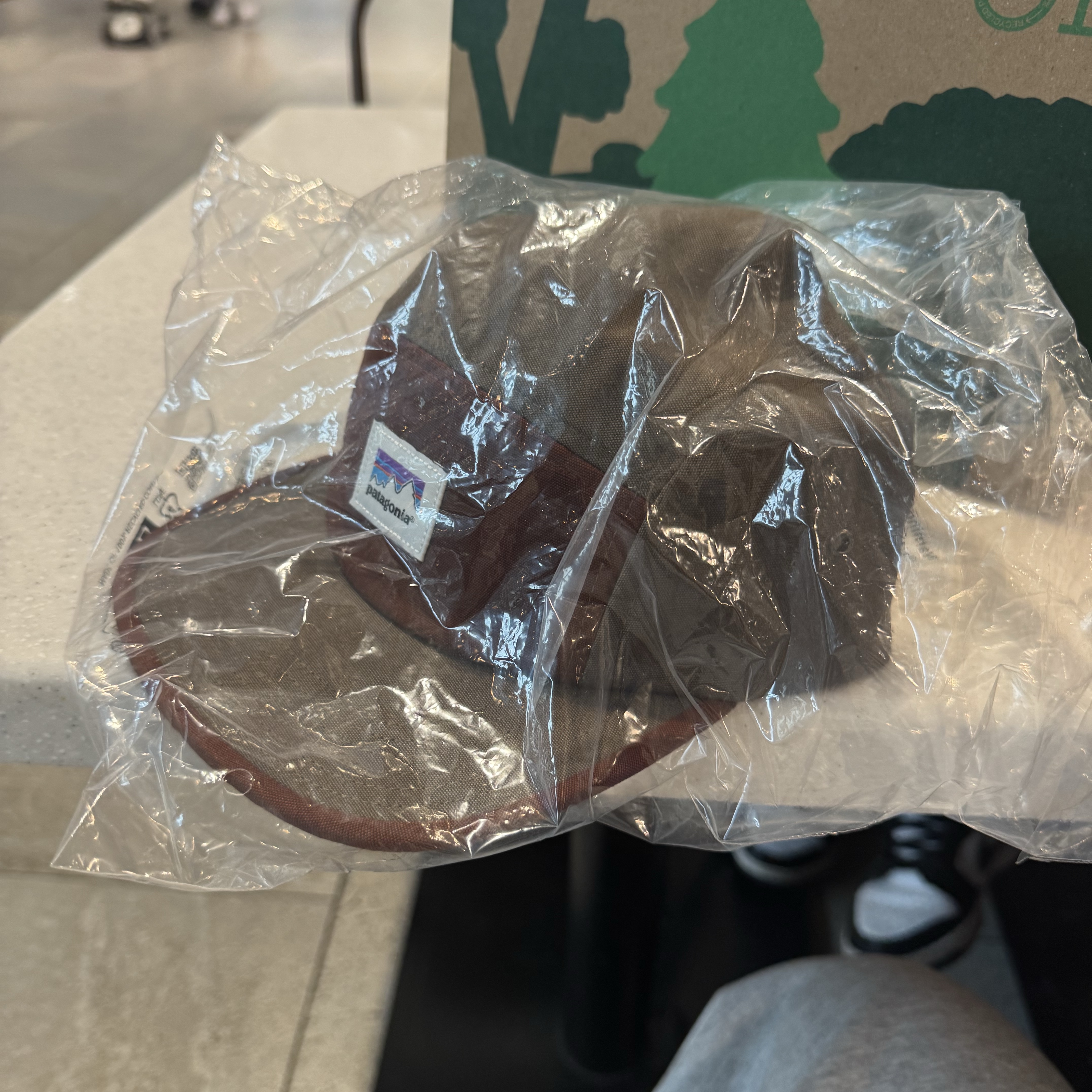 Patagonia Graphic Maclure Hat Shop Sticker Marlow Brown 착용 스타일