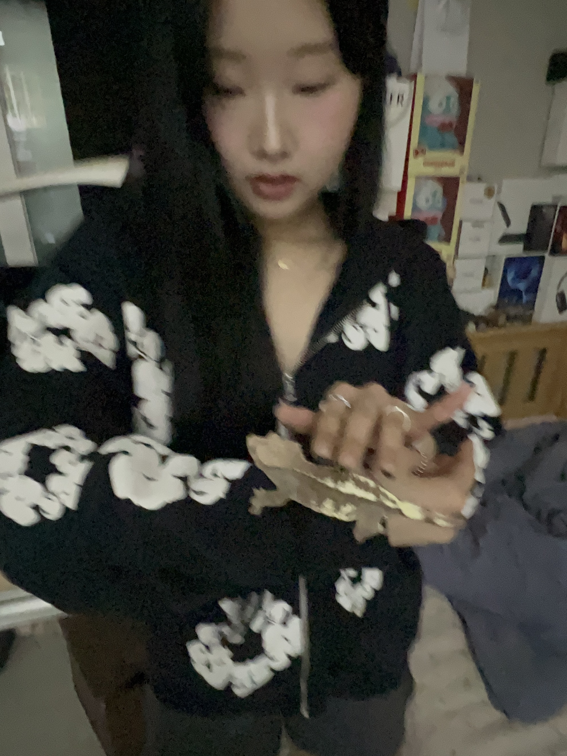 Denim Tears Cotton Wreath Zip Hoodie Black 착용 스타일 - 1