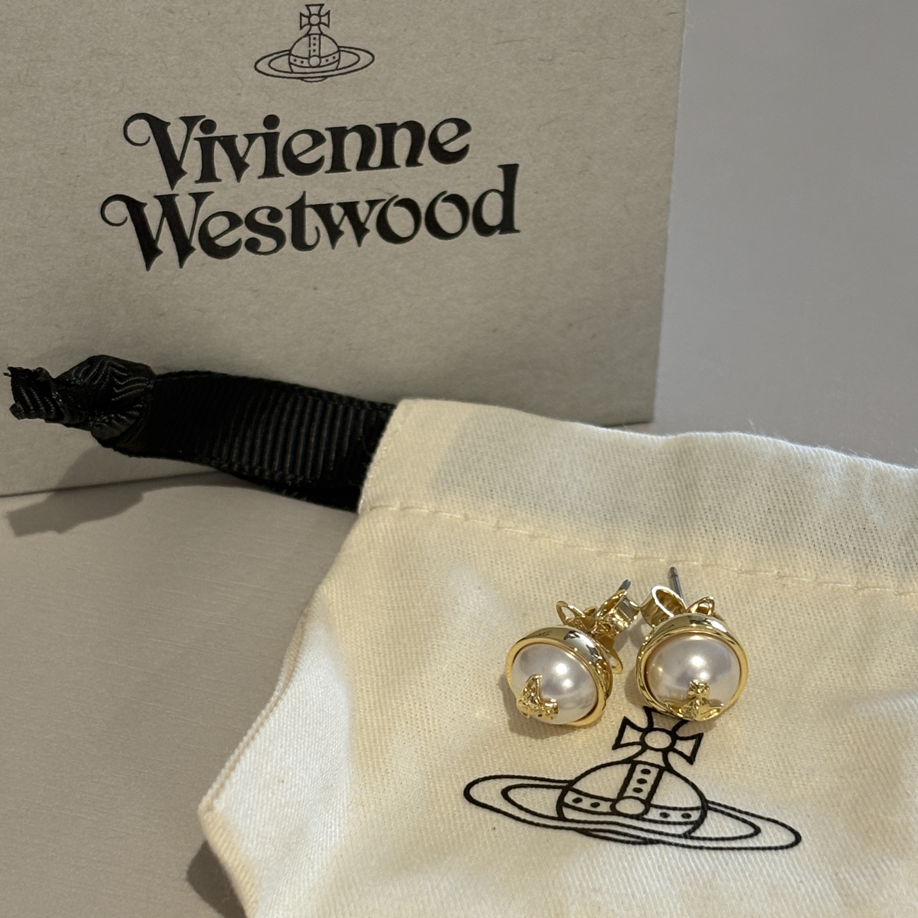 (W) Vivienne Westwood Orga Pearl Earrings Gold 착용 스타일 - 1