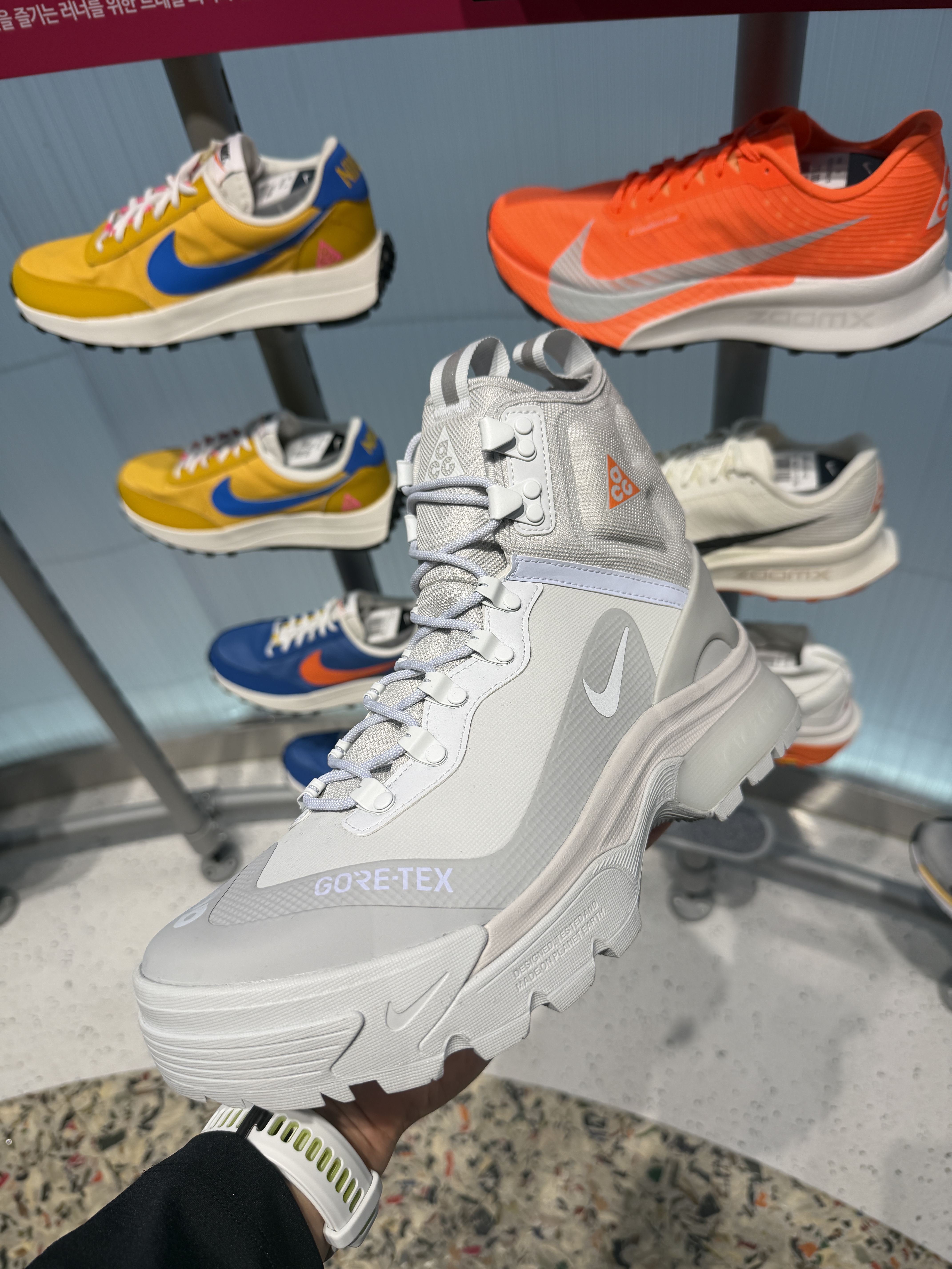 Nike ACG Air Zoom Gaiadome Gore-Tex Summit White 착용 스타일 - 1