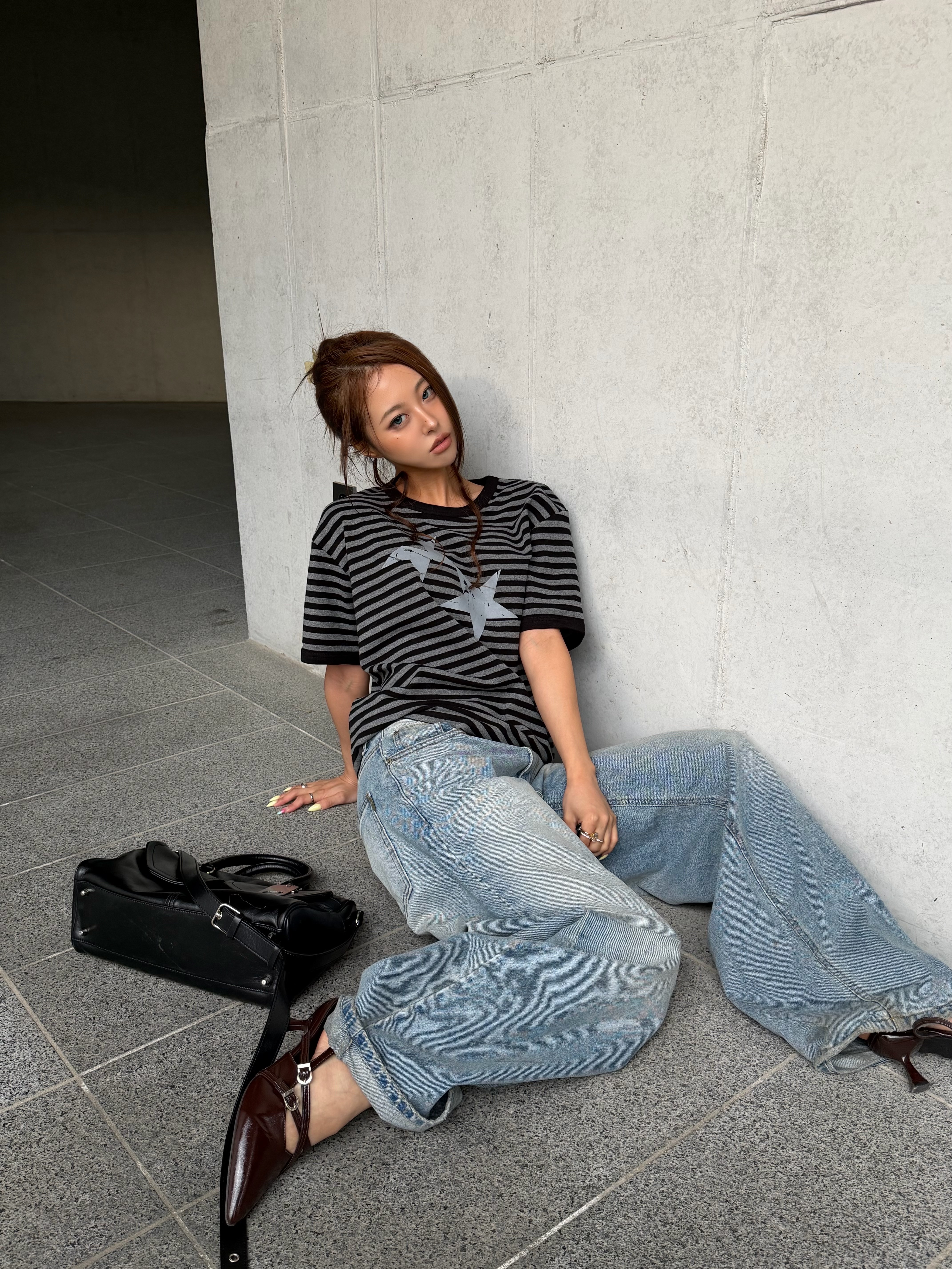 [KREAM 단독] CAVISH Striped Twin Star Ringer SS Tee Black 착용 스타일 - 1