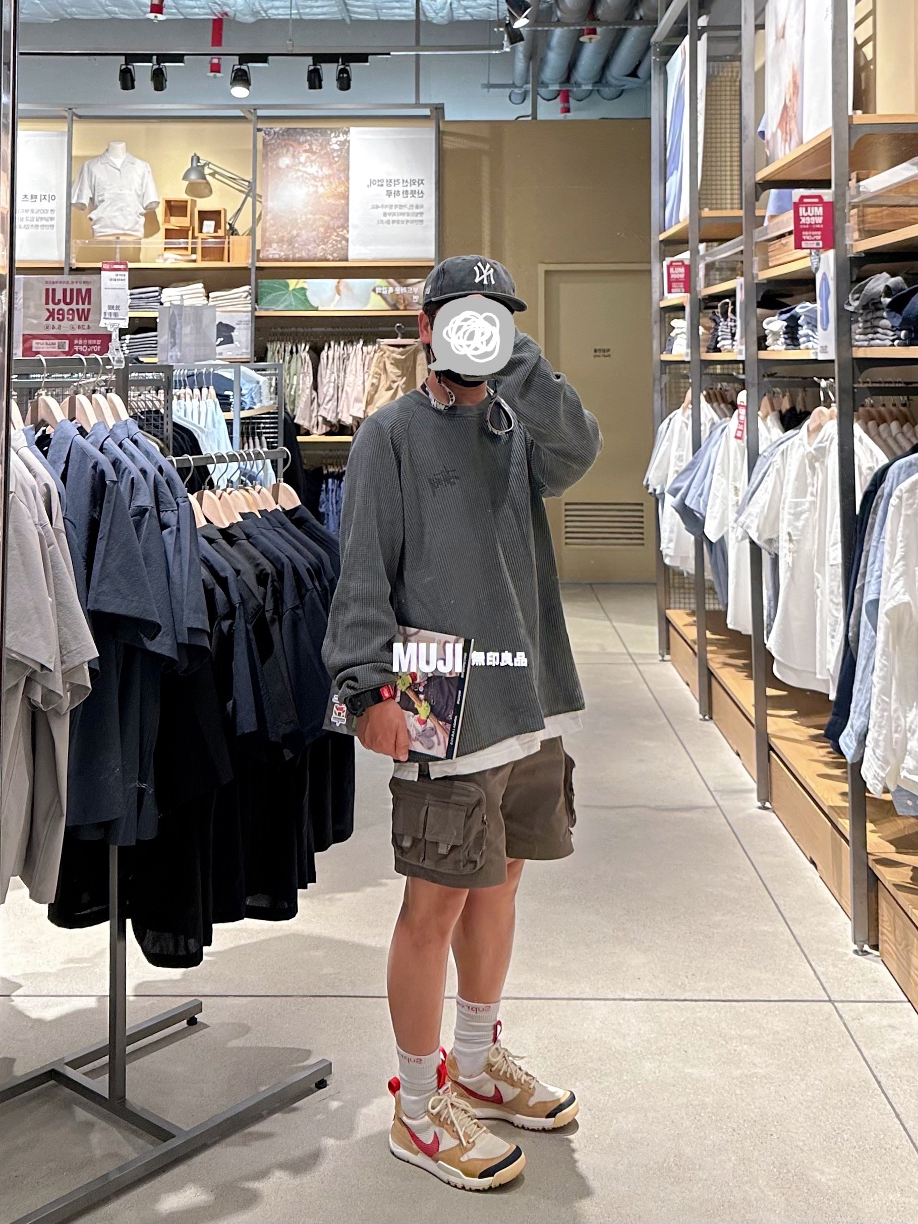 Nike ACG Cargo Shorts Ironstone - Asia, Stussy Basic Stock Thermal LS T-Shirt Washed Black 착용 스타일
