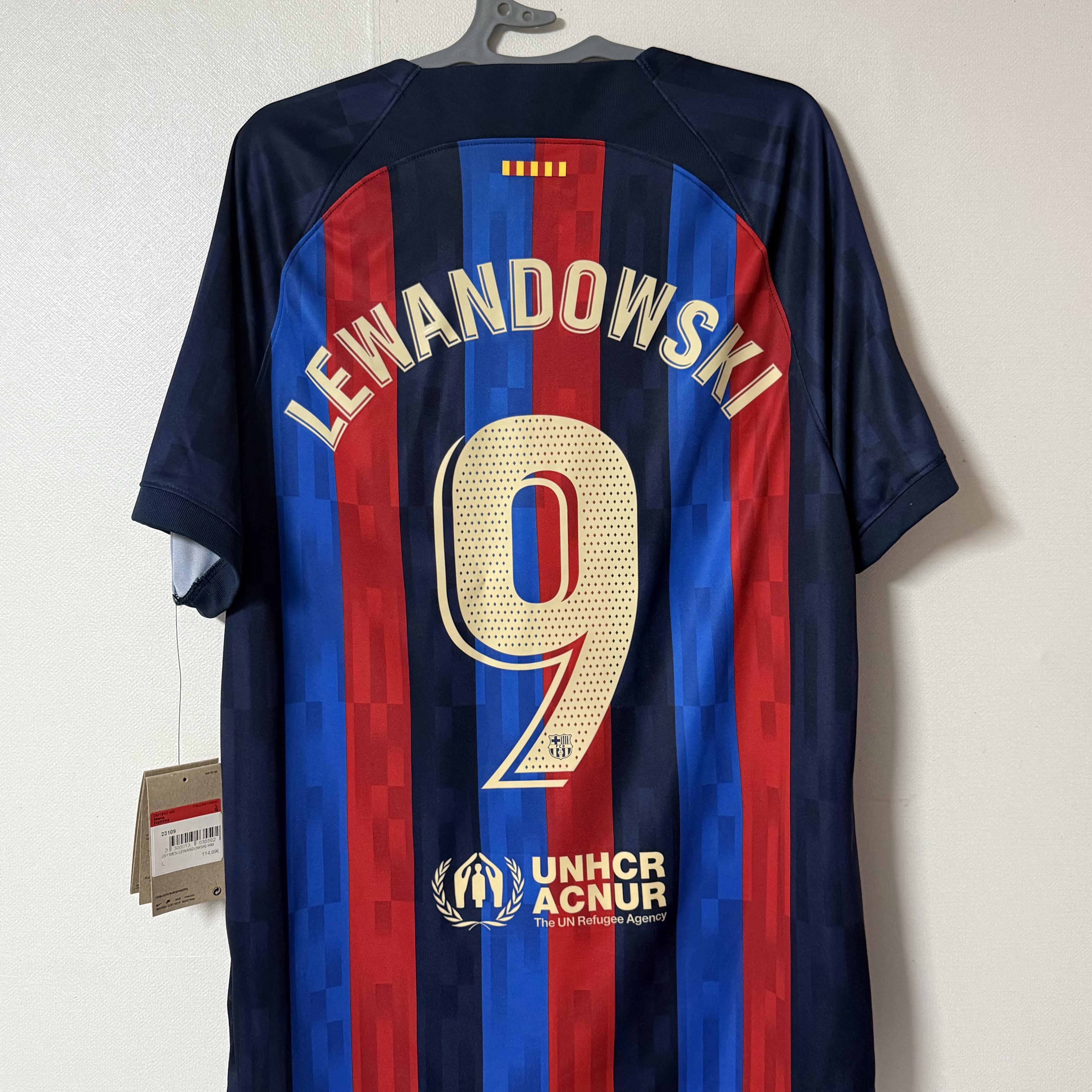 Nike FC Barcelona 2022/23 Stadium Home Dri-Fit Jersey Blue Scarlet (Non Sponser & Non Marking Ver.) 착용 스타일 - 2