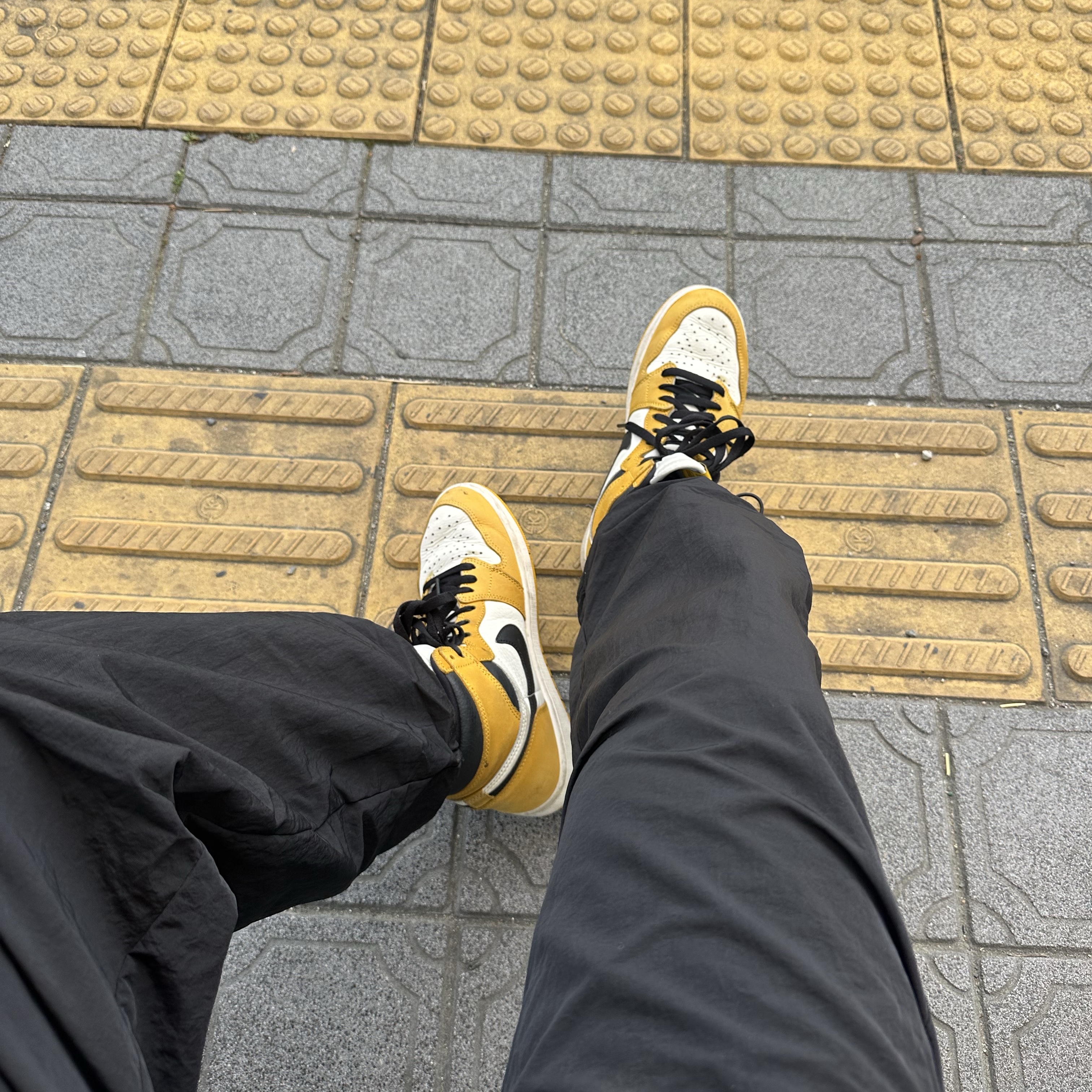 Jordan 1 Retro High OG Yellow Ochre 착용 스타일