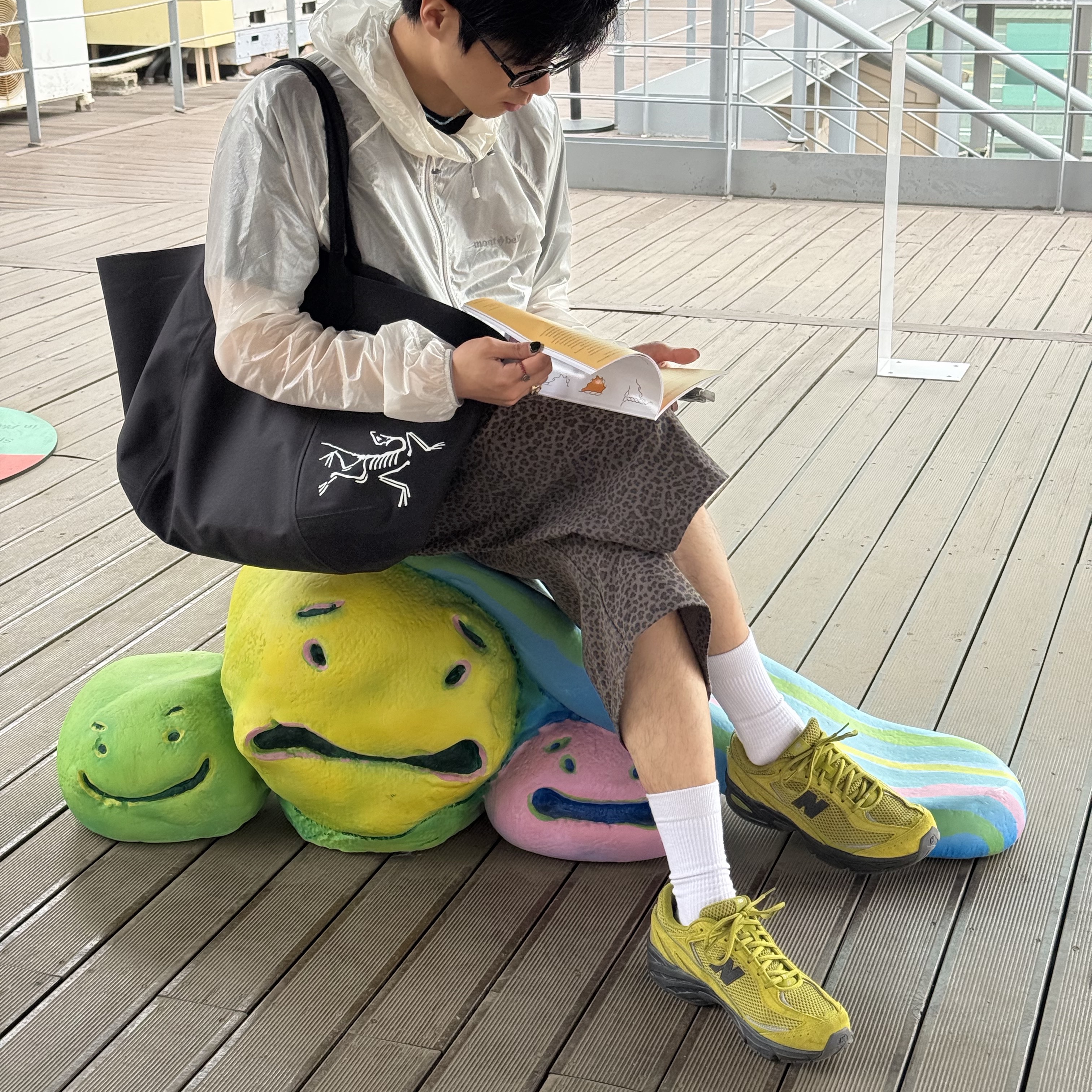 New Balance 509 Sea Moss, Montbell EX Light Wind Hooded Jacket White 착용 스타일