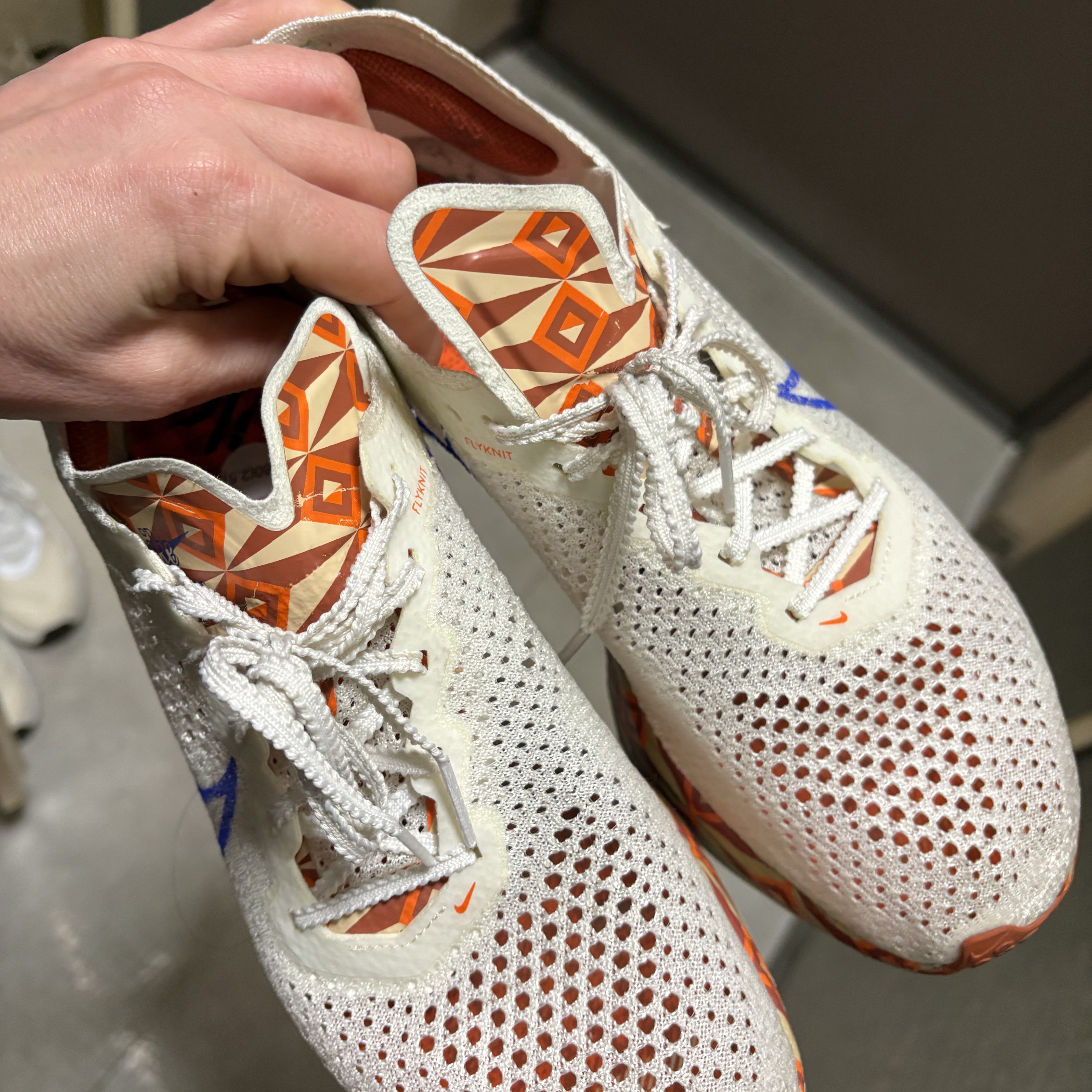 Nike ZoomX Vaporfly Next% 3 PRM Sail Hyper Royal 착용 스타일
