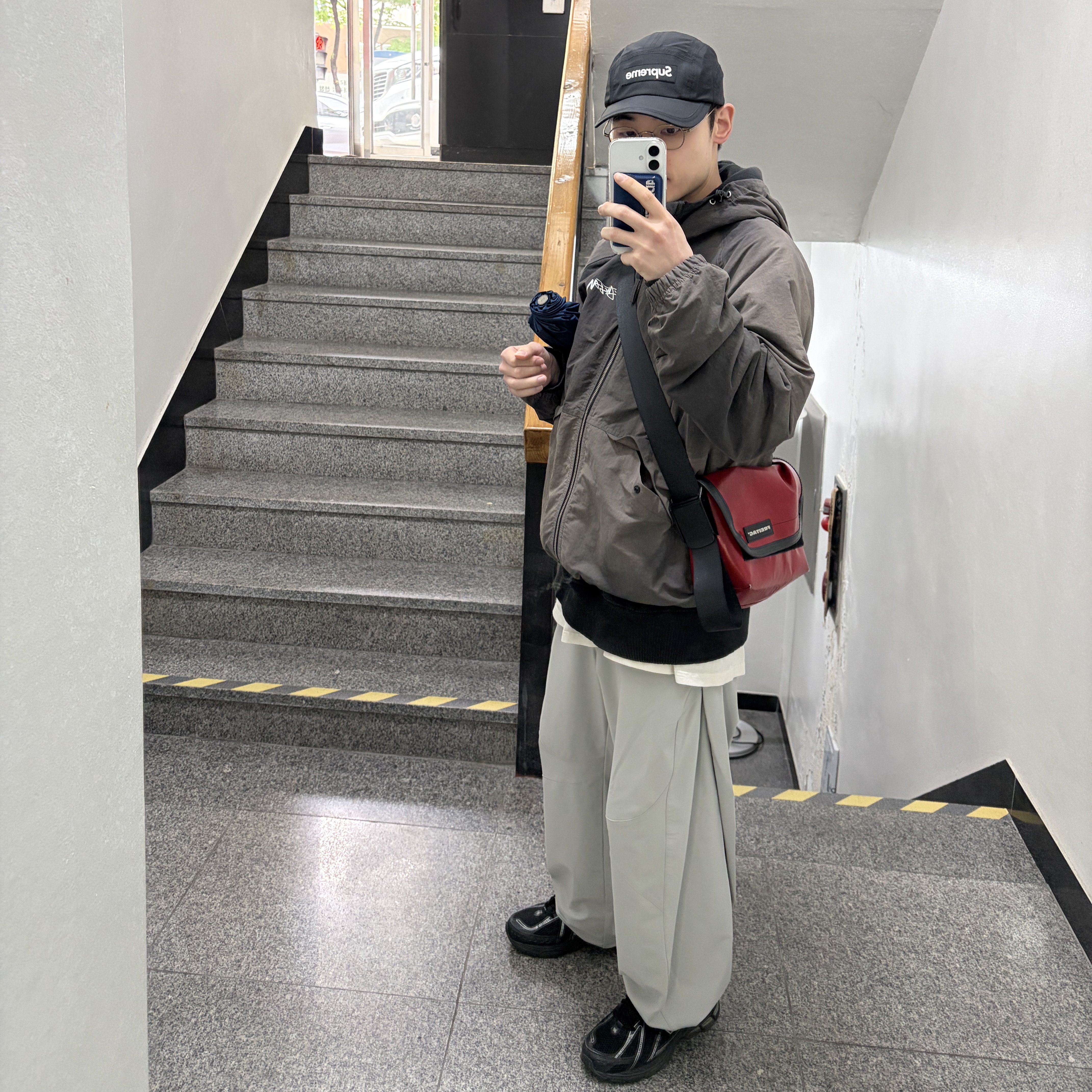 Stussy Basic Stussy Hoodie Black 2023, Supreme Gore-Tex Camp Cap Black - 22FW 착용 스타일