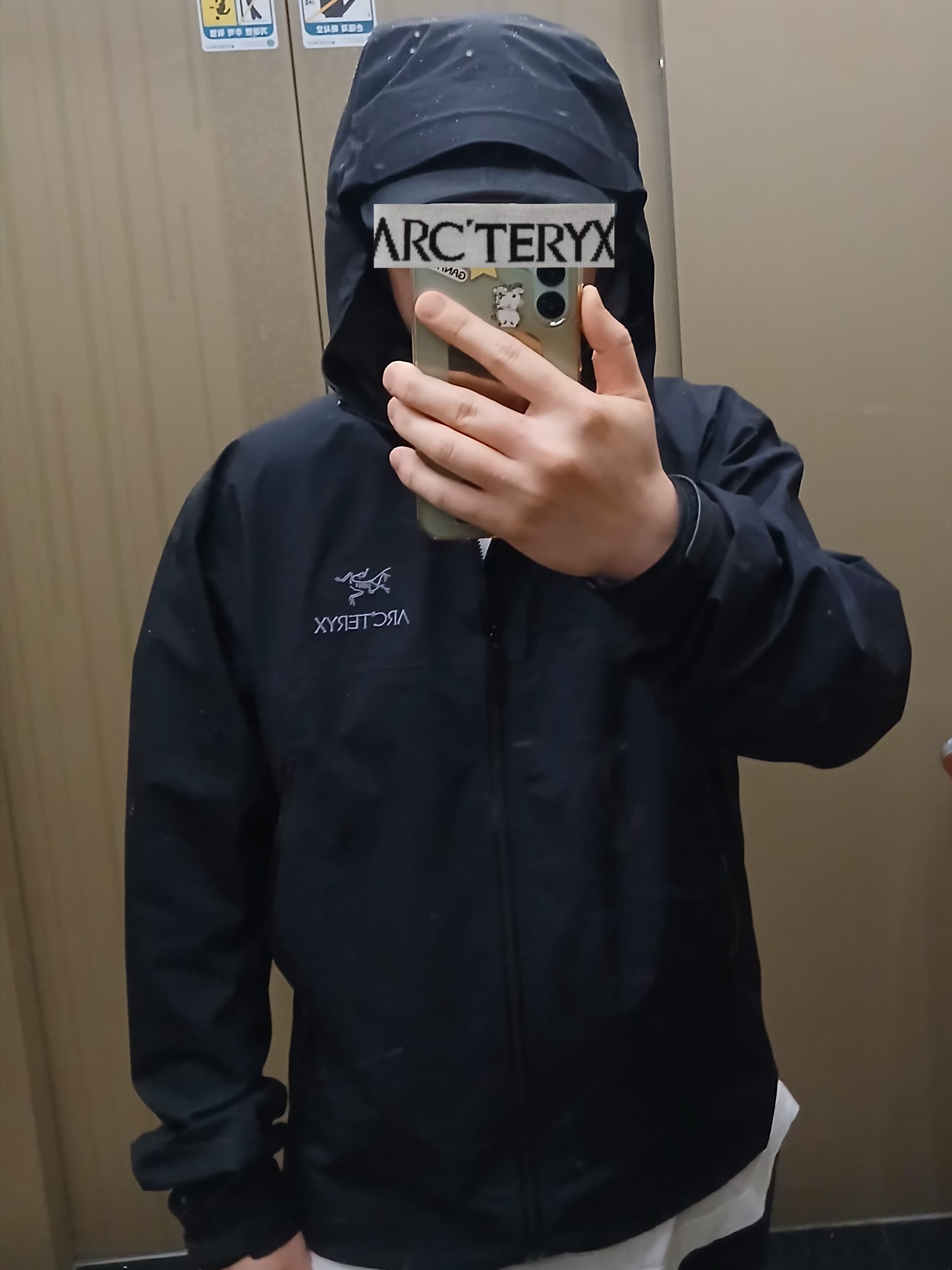 Supreme x The North Face Split 6-Panel Black - 24SS, Arc'teryx Beta Jacket Black 착용 스타일 - 4