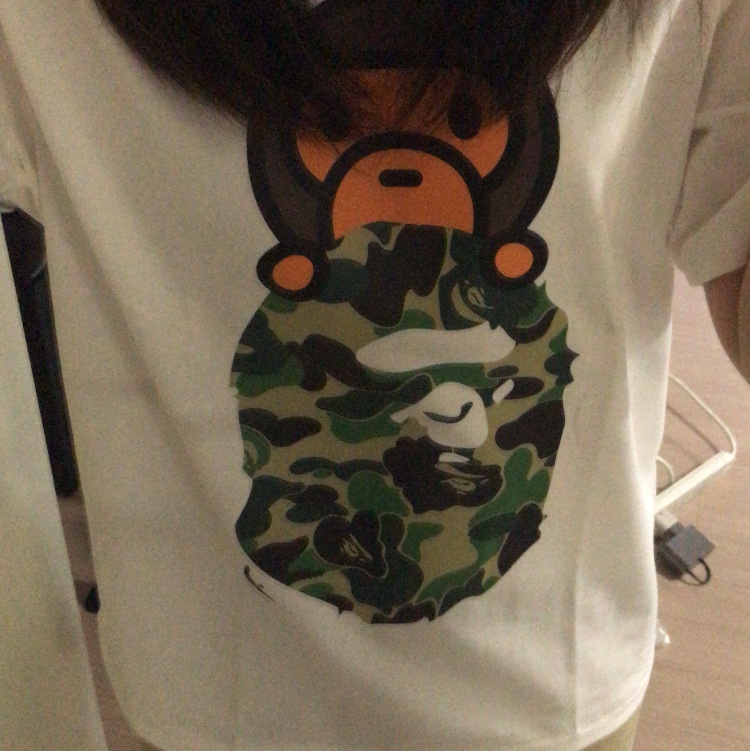 (W) BAPE 1st Camo Milo on Ape Head T-Shirt White Yellow 착용 스타일 - 2
