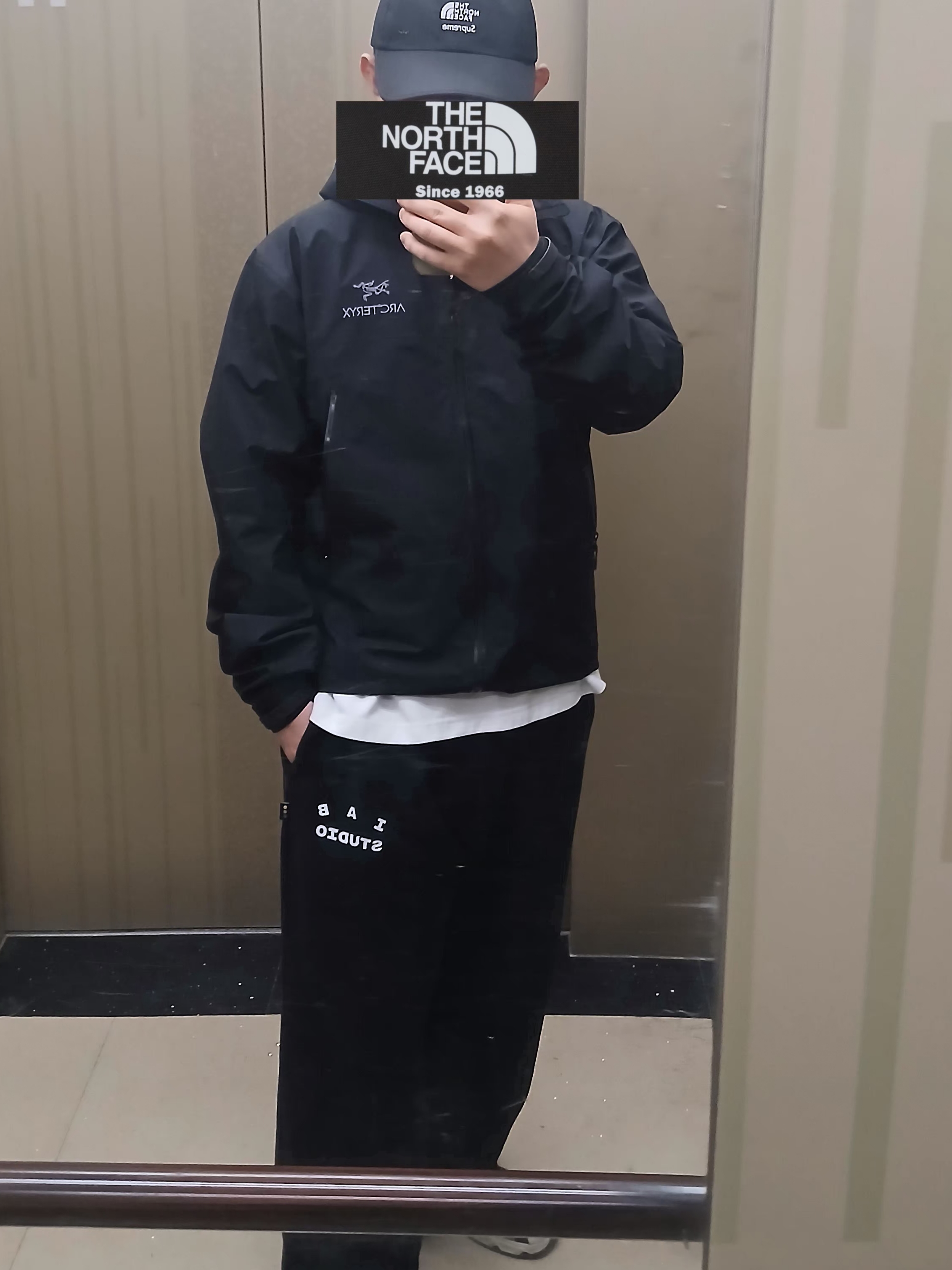 Supreme x The North Face Split 6-Panel Black - 24SS, Arc'teryx Beta Jacket Black 착용 스타일 - 9