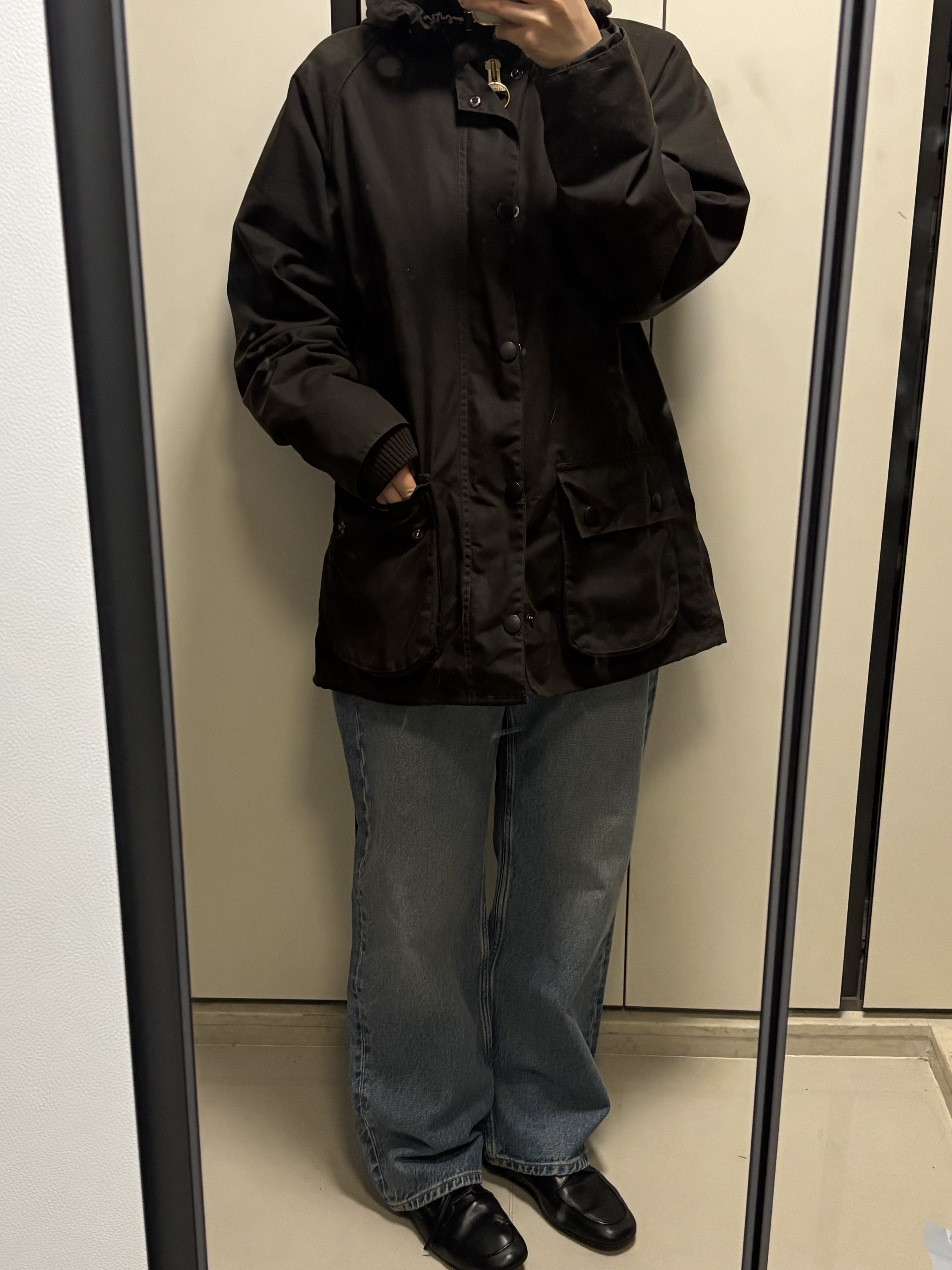 Barbour Classic Bedale Wax Jacket Olive, (W) Prada Shuffle Antiqued Leather Boat Shoes Black 착용 스타일