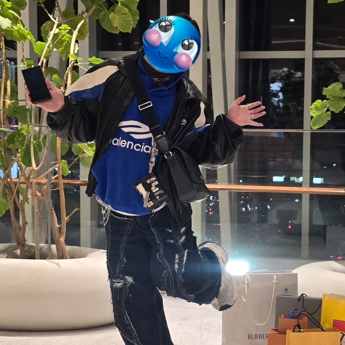 Balenciaga 3B Sports Icon Leather Jacket Black, Balenciaga 3B Football Polo Hoodie Royal Blue White 착용 스타일