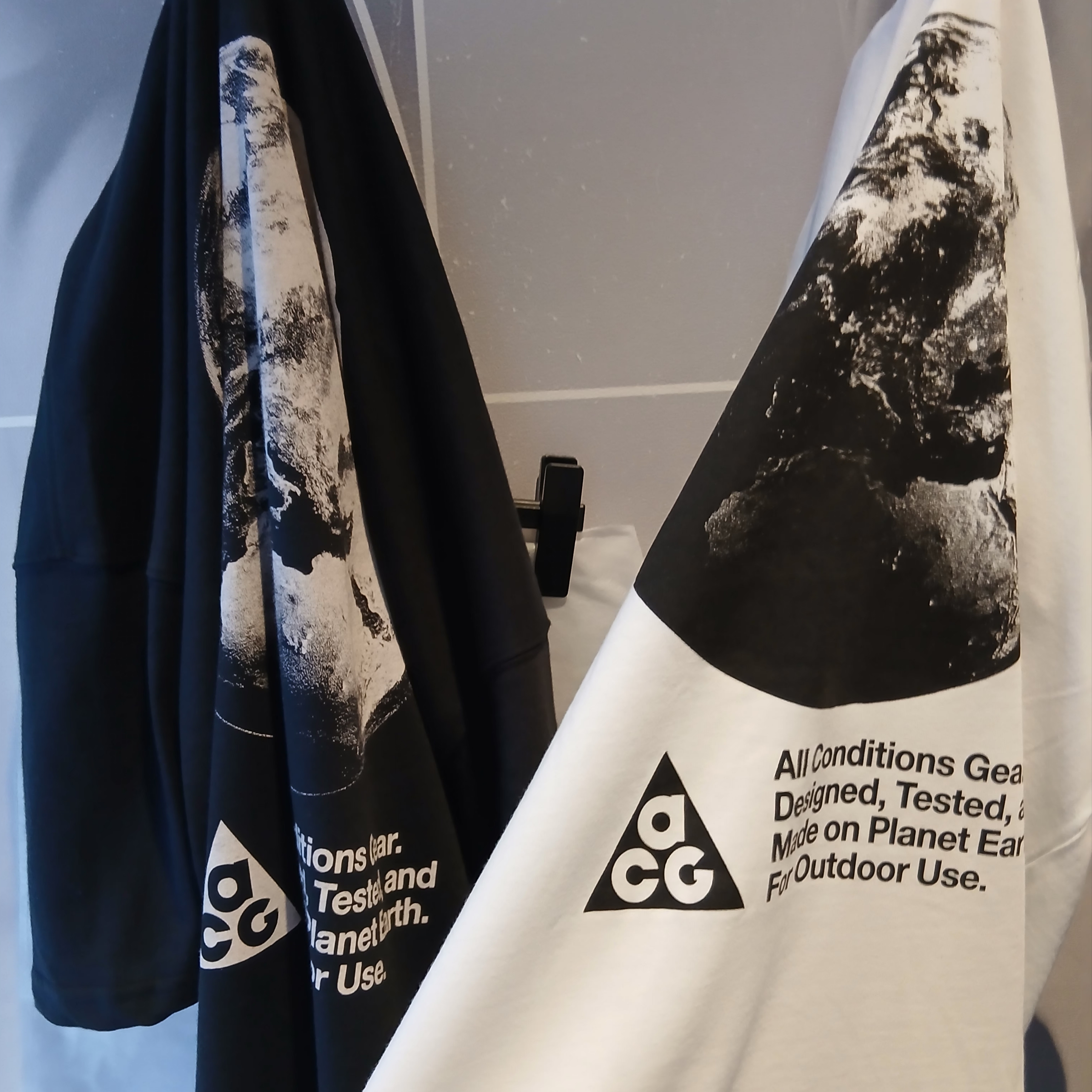 Nike ACG Dri-Fit T-Shirt Summit White - Asia, Nike ACG Dri-Fit T-Shirt Black - Asia 착용 스타일 - 1
