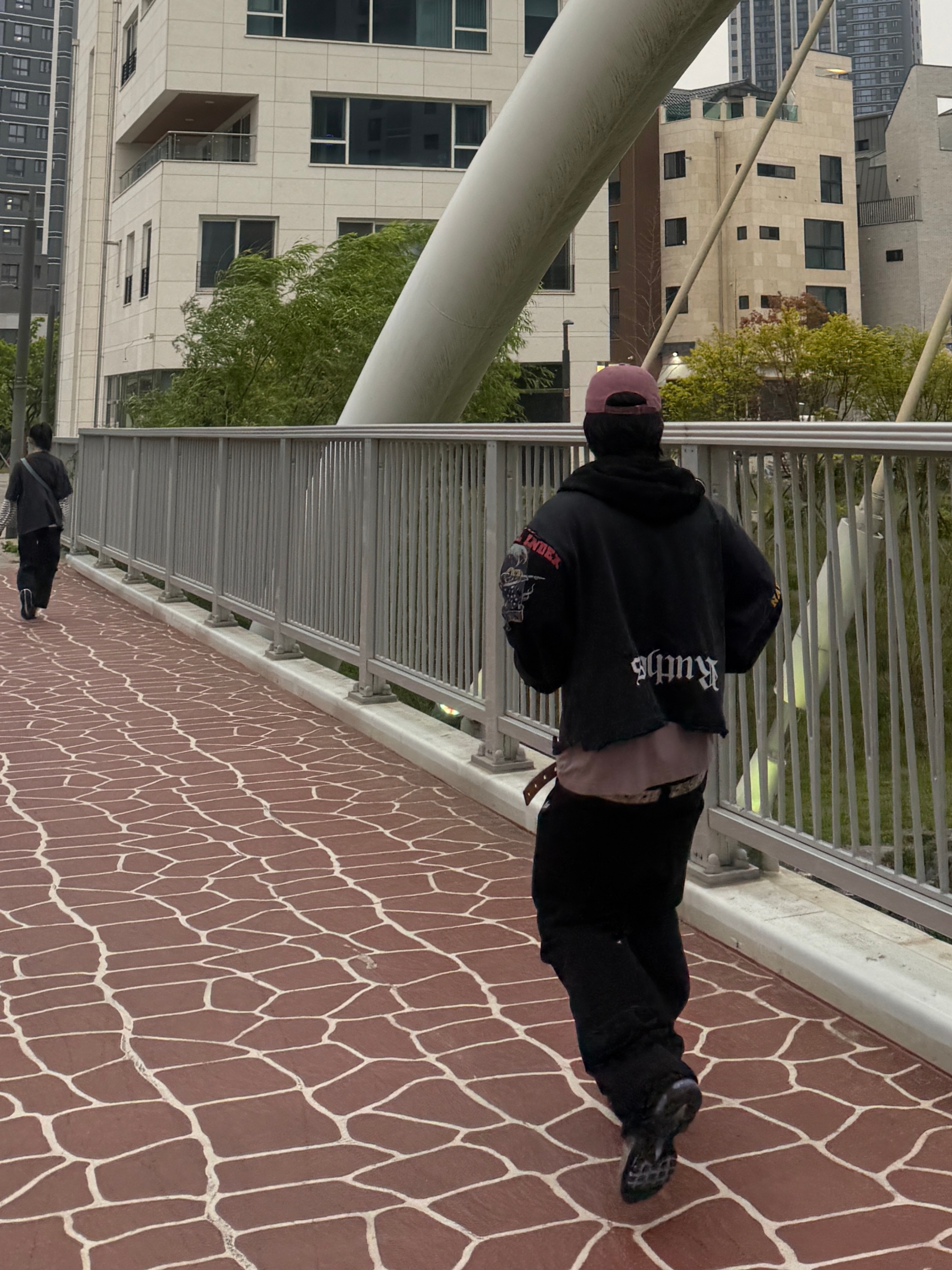 Nike x Palace Air Max 95 Metallic Silver Aluminum, Protocol Index Upside Down Zip Hoodie Black 착용 스타일 - 2