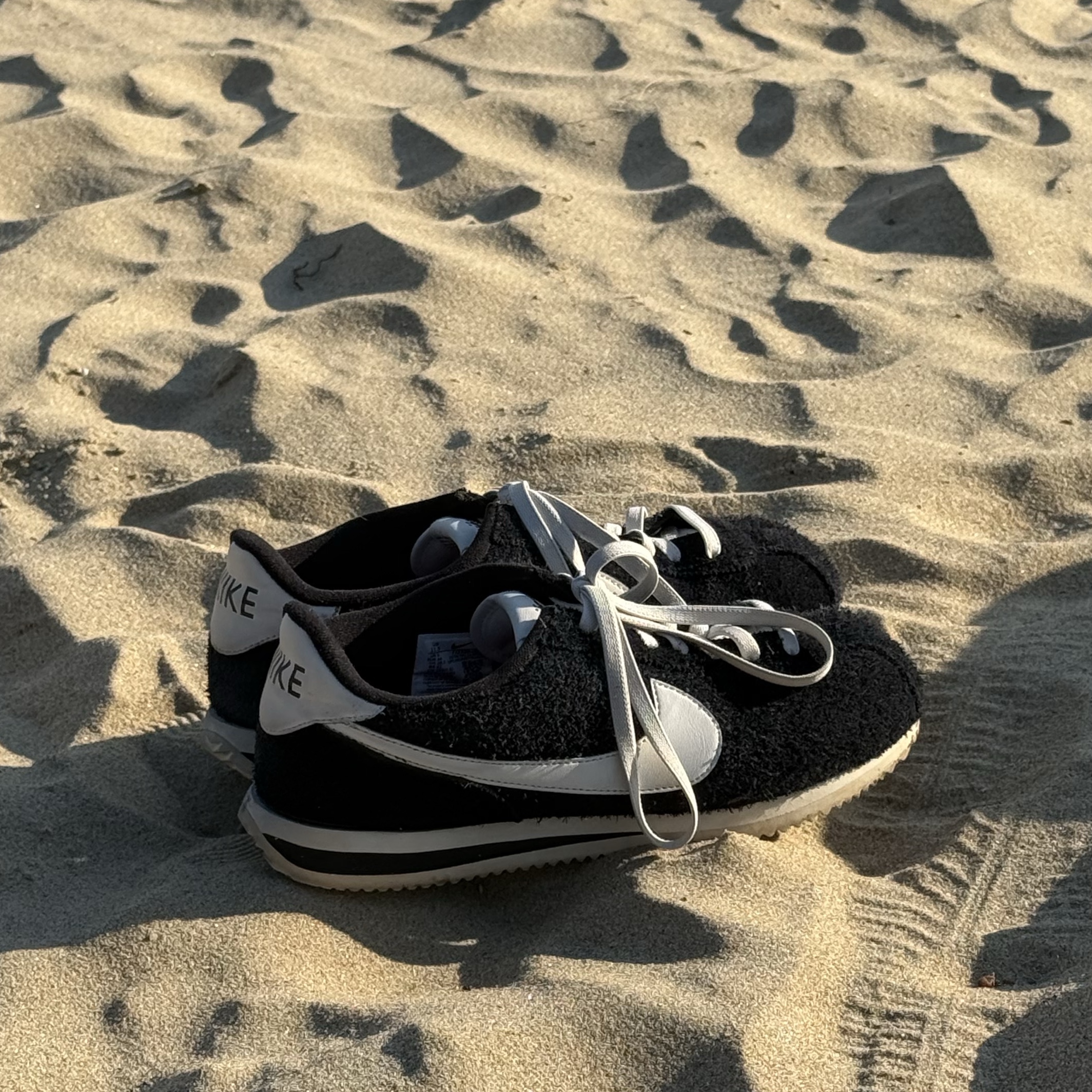 (W) Nike Cortez Vintage Black Sail 착용 스타일